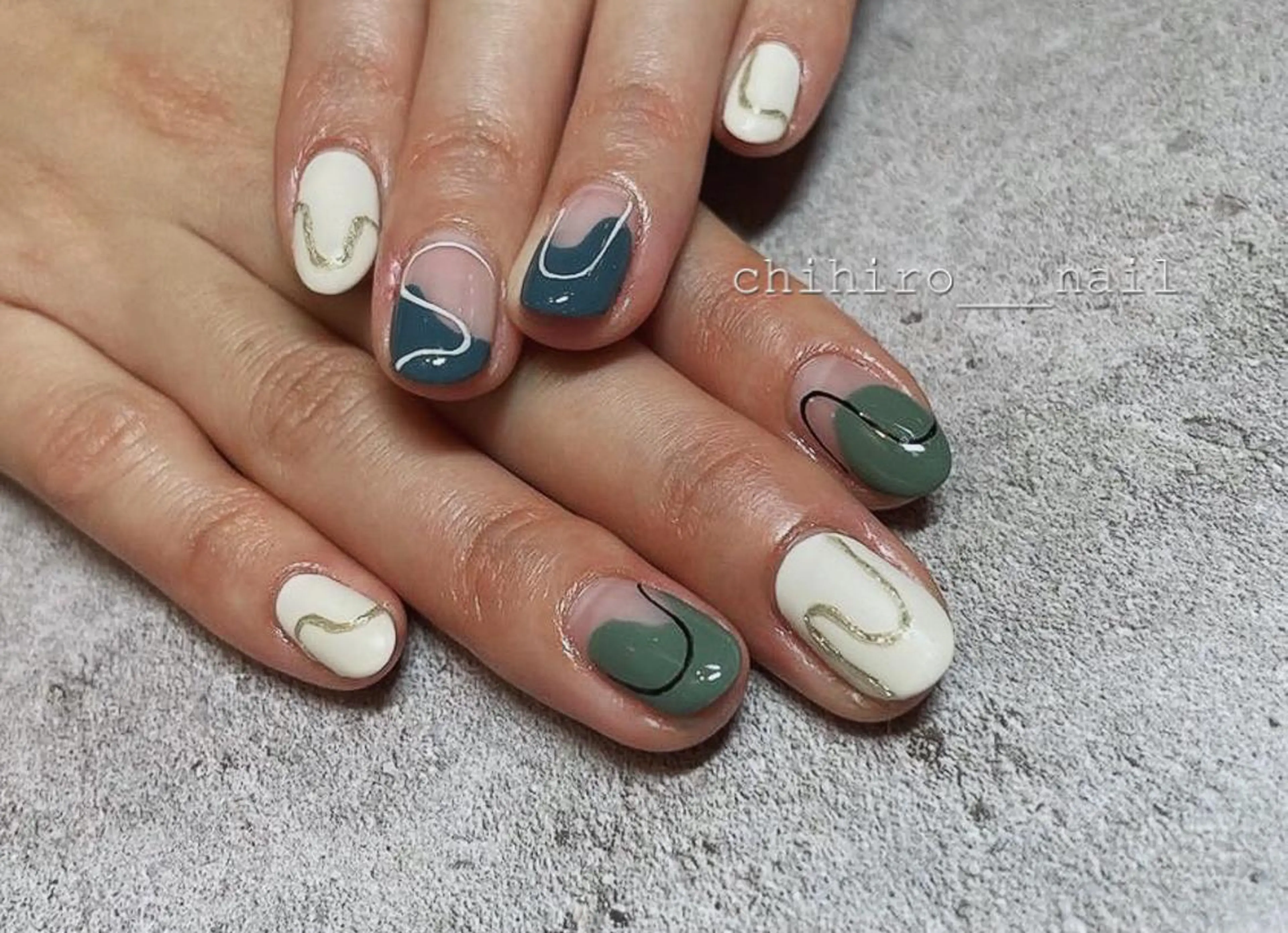 ミディアム カラー ネイル アートネイル フレンチネイル ジェルネイル マグネットネイル ニュアンスネイル ハンドネイル chihiro 小路ネイルのネイルデザイン