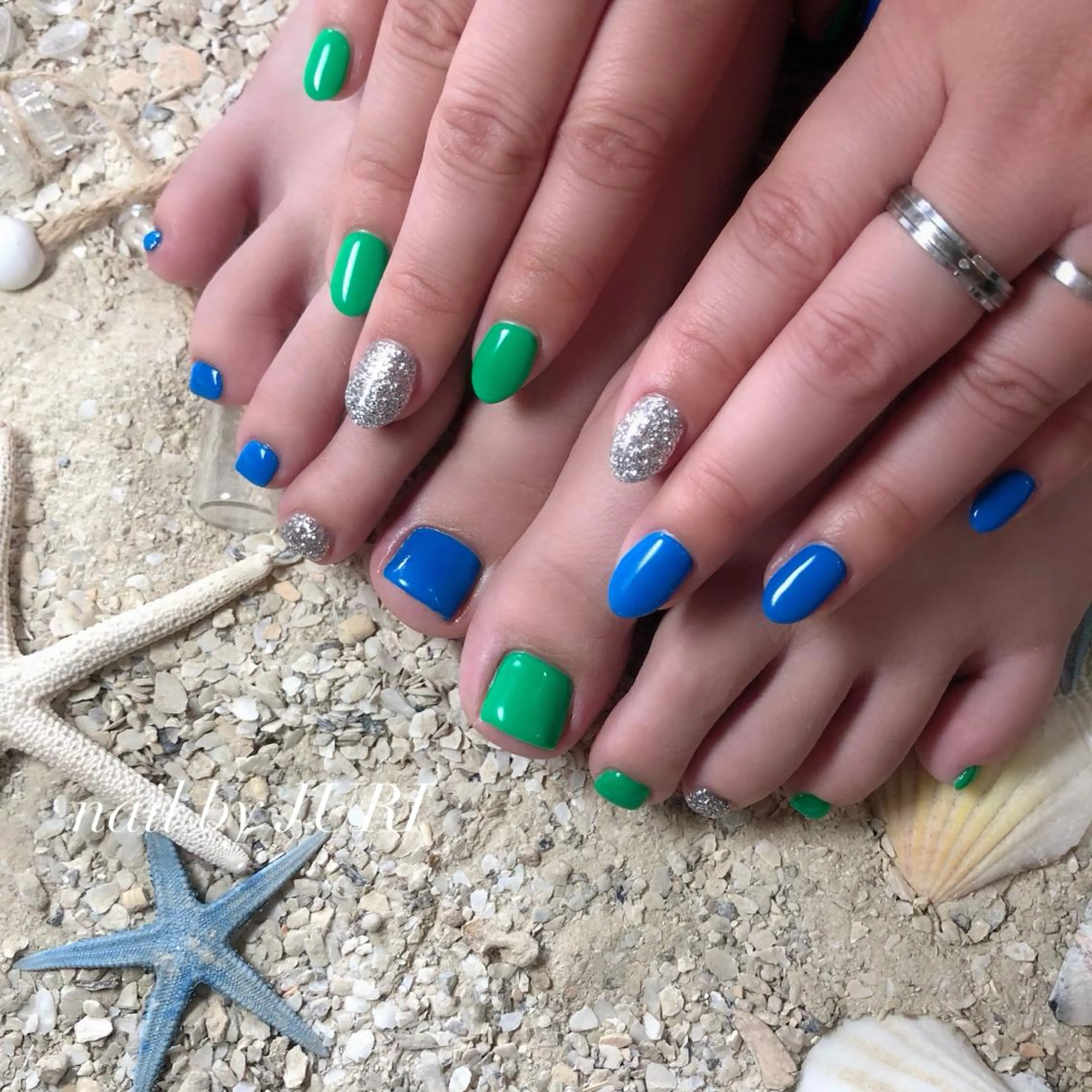 ネイル フットネイル フレンチネイル ジェルネイル ラメ(グリッター) ラメグラデーション NEO Beauty Salon所属・𝐍𝐄𝐎 𝐉𝐔𝐑𝐈のネイルデザイン