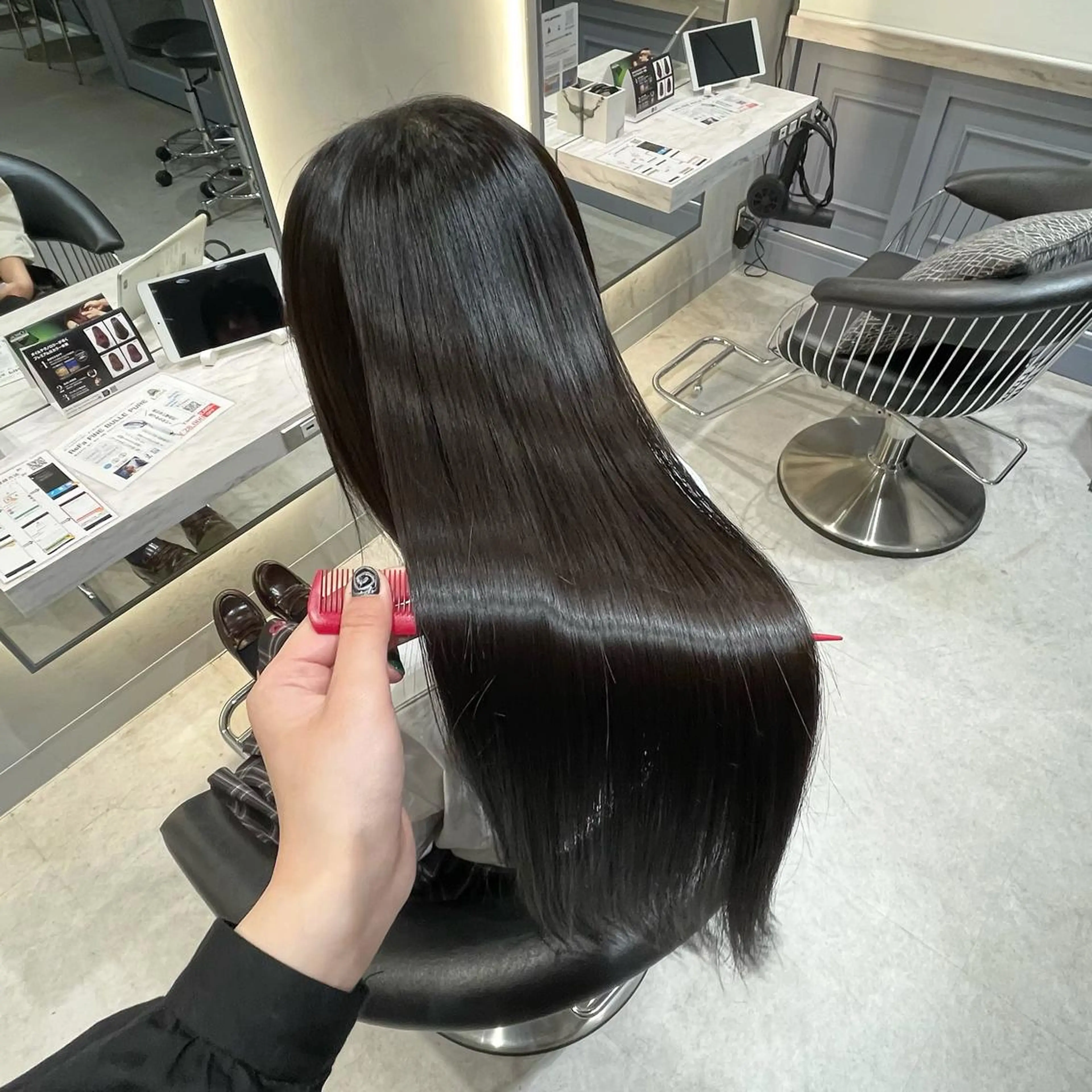 ロング 𝙆𝙖𝙞🎀🩶 レイヤー/縮毛矯正のヘアスタイル