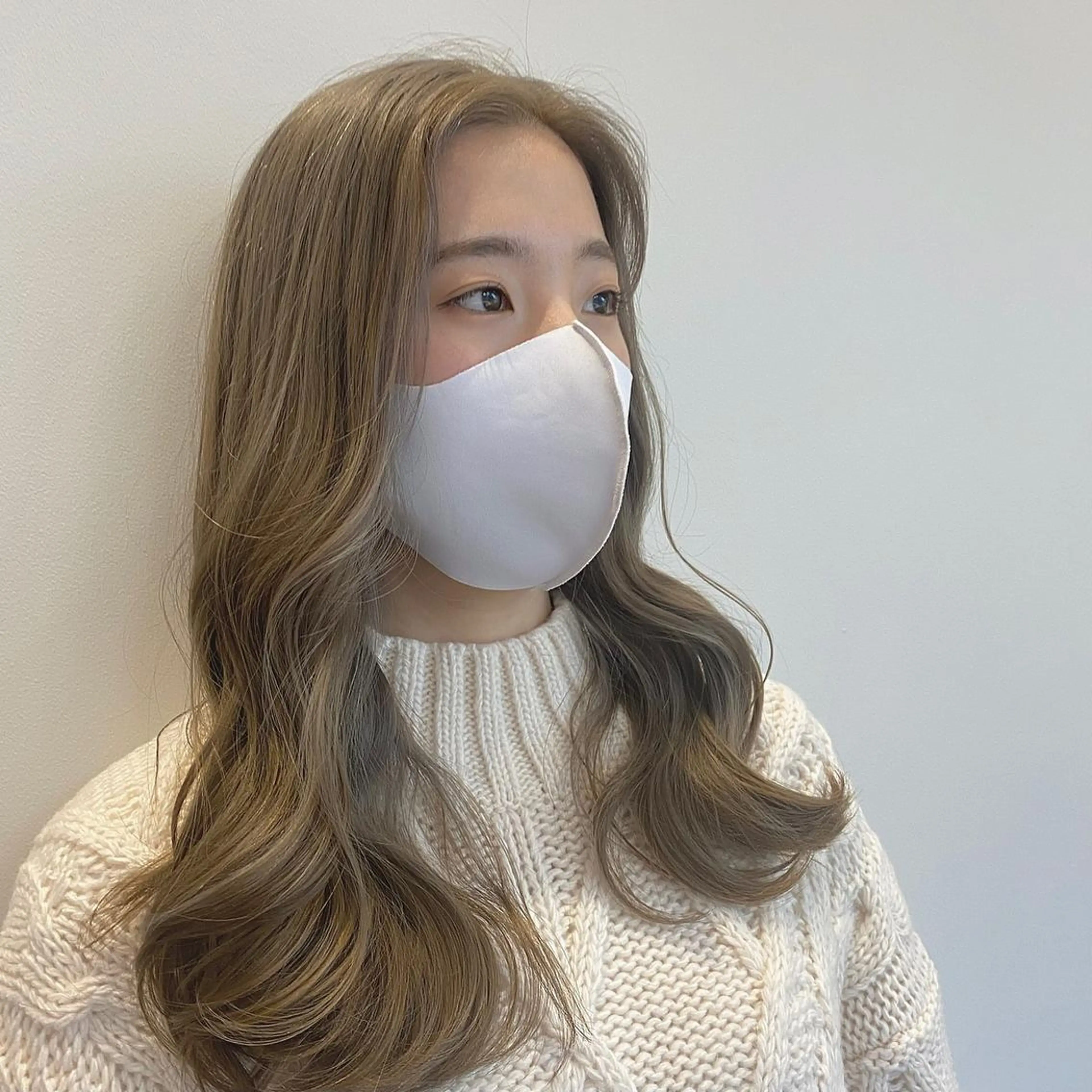 セミロング カラー 黒髪 ブロンド ブルーカラー ブルーブラック レイヤーカット 和歌山韓国ヘア🌙 MOEのヘアスタイル