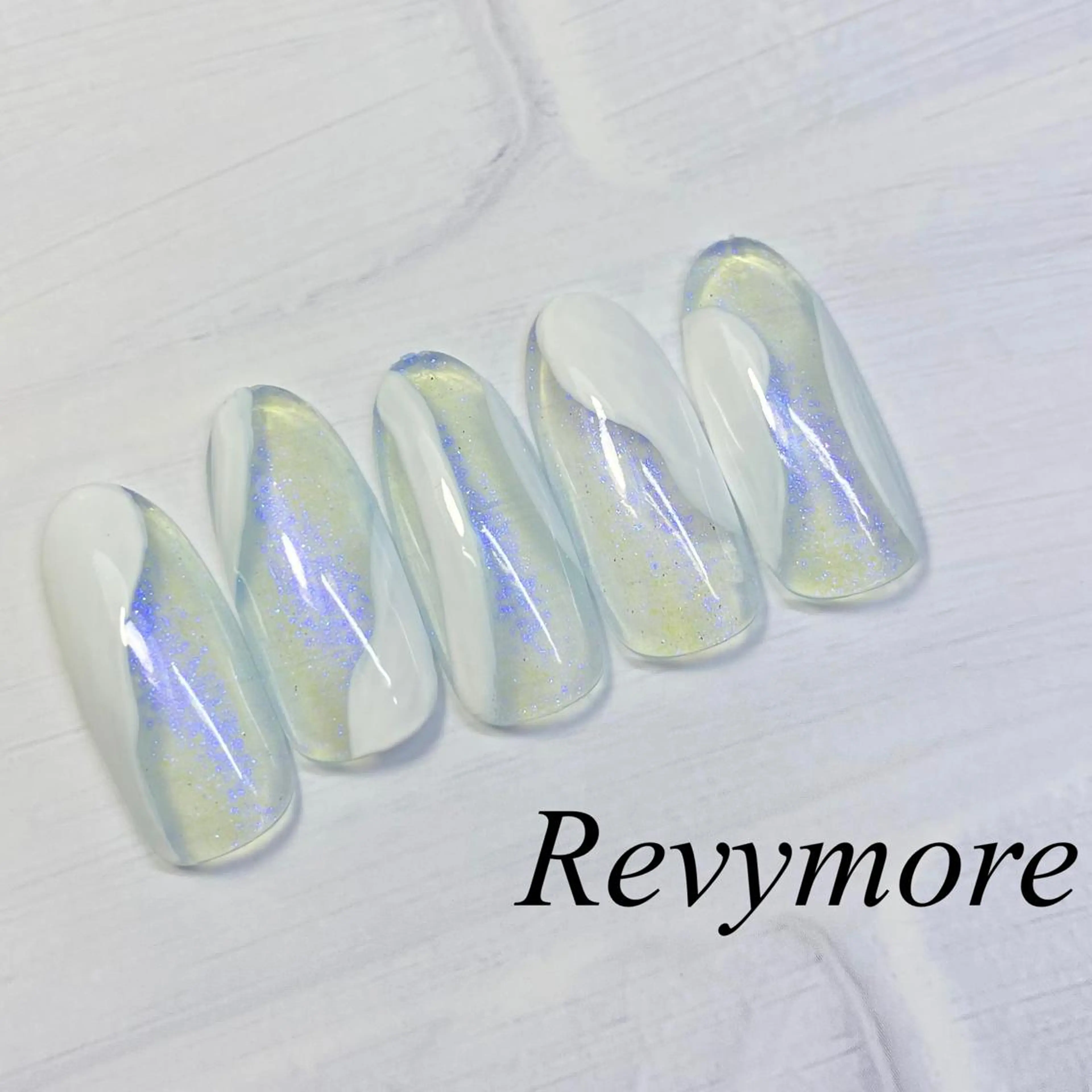ミディアム ネイル オーロラネイル フットネイル ジェルネイル ミラーネイル シンプルネイル nail salon Revymore所属・nail salon Revymoreのネイルデザイン