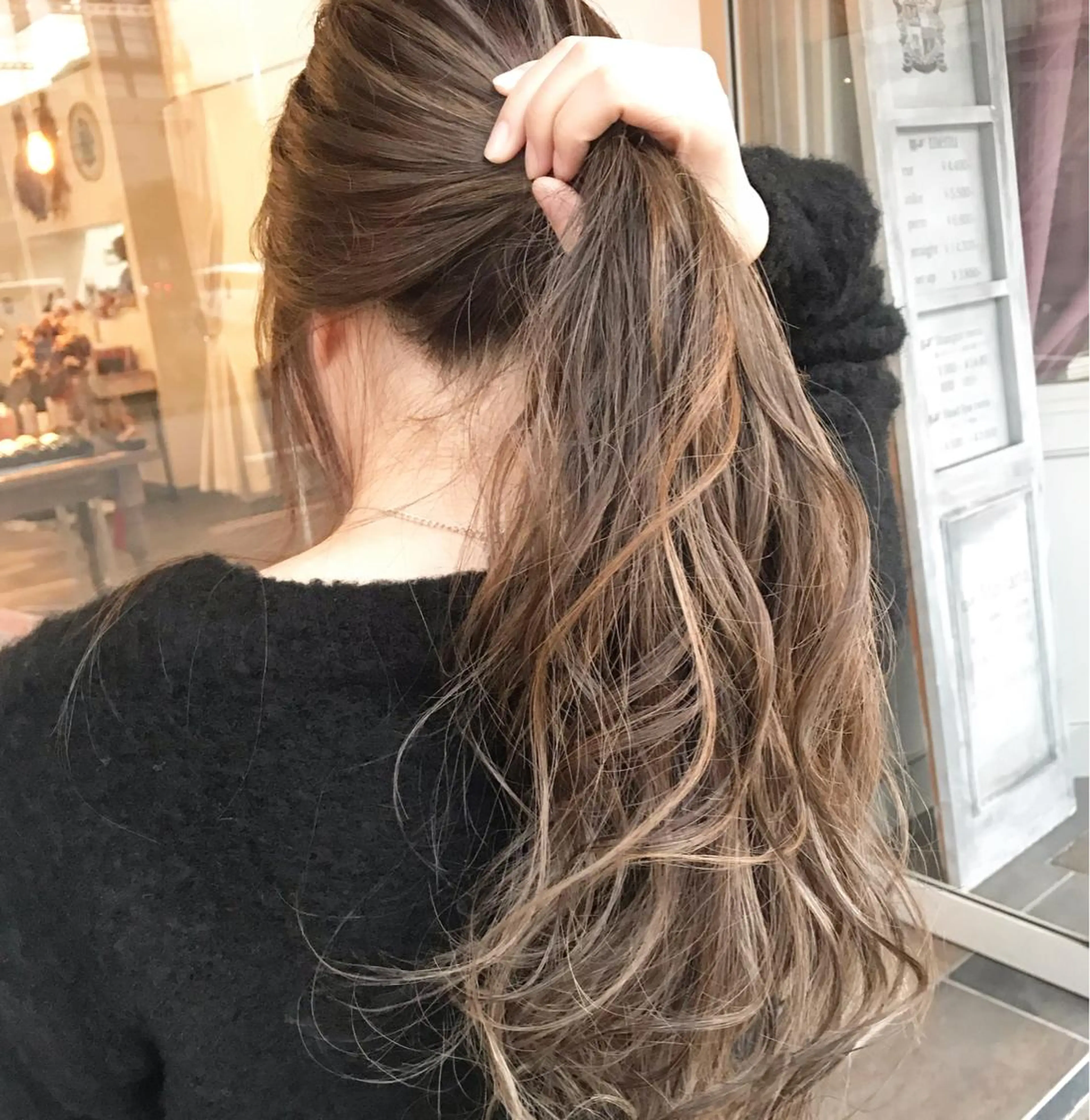 ロング カラー ヘアアレンジ お団子ヘア 切りっぱなしボブ バレイヤージュ ブリーチ デザインカラー Mariana/ 鶴原-ハイライトのヘアスタイル