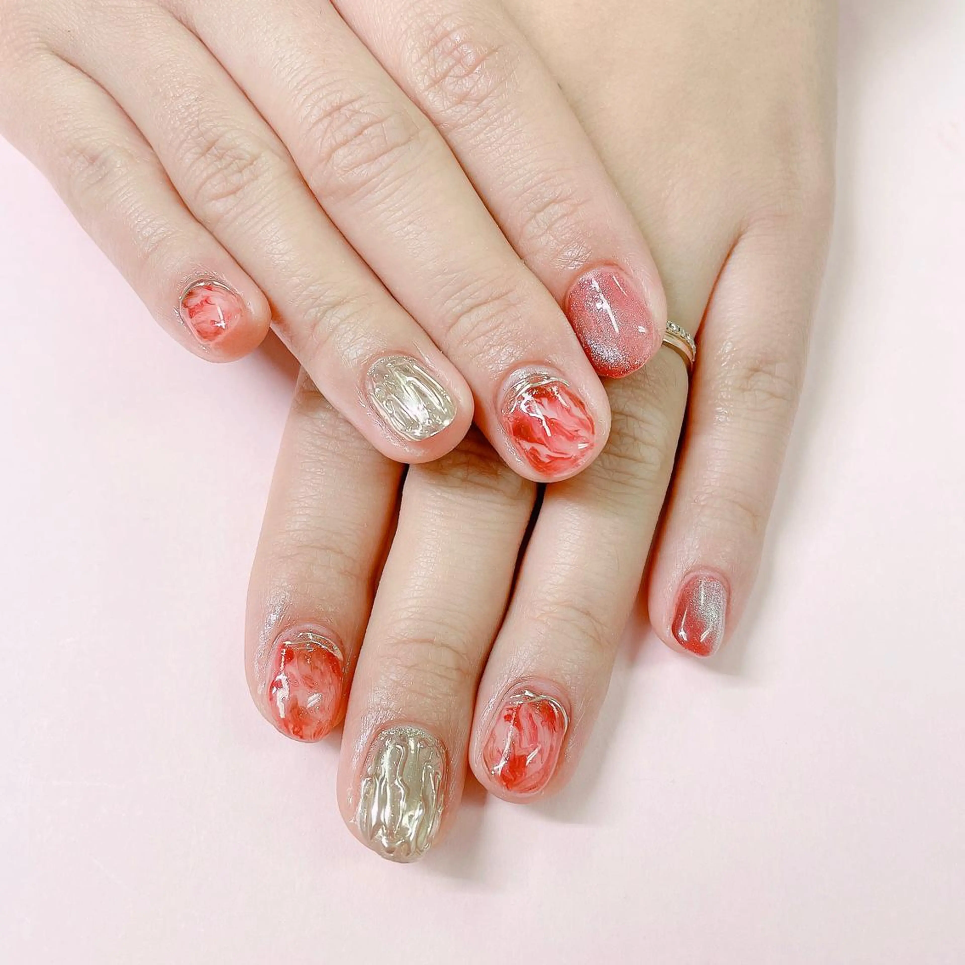 ネイル 赤色 ハンドネイル 大阪福島韓国束感まつ げ Sayaka🤍のマツエク・マツパデザイン