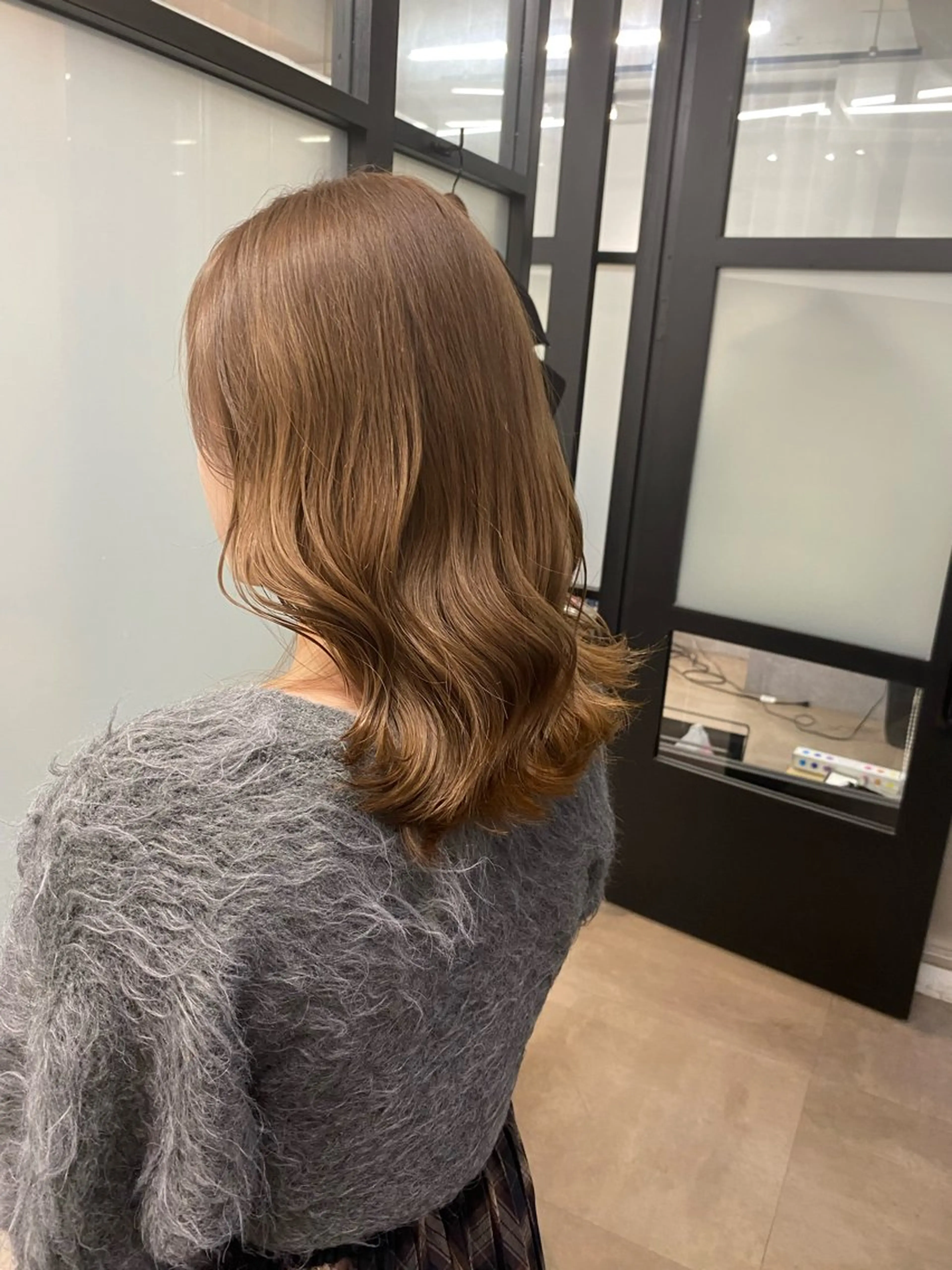 ミディアム カラー ベージュカラー ブリーチ ダブルカラー ブリーチなしカラー rina 🩶透明感カラーのヘアスタイル