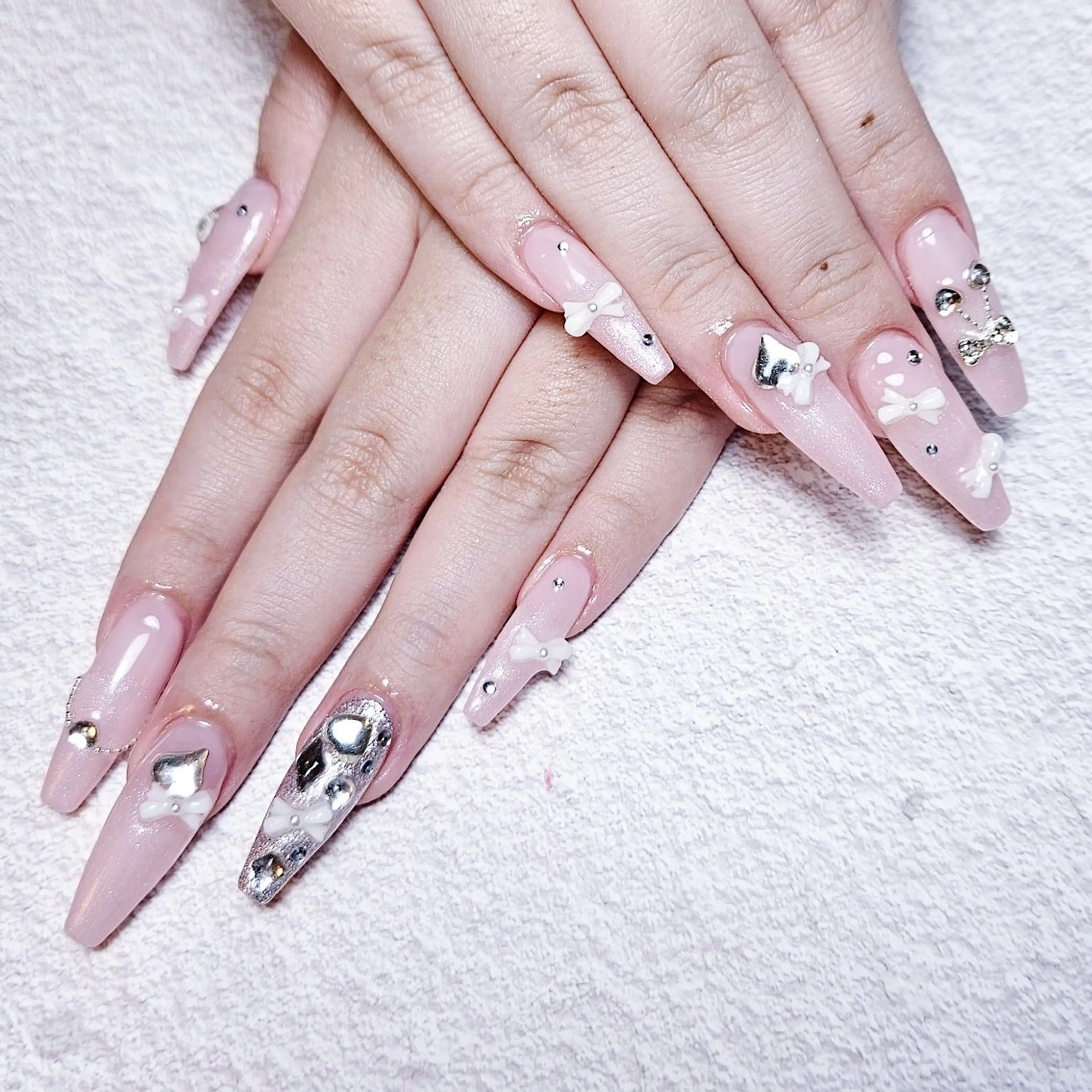 ネイル ハンドネイル 🍭Yun nail hyejin🌸のネイルデザイン