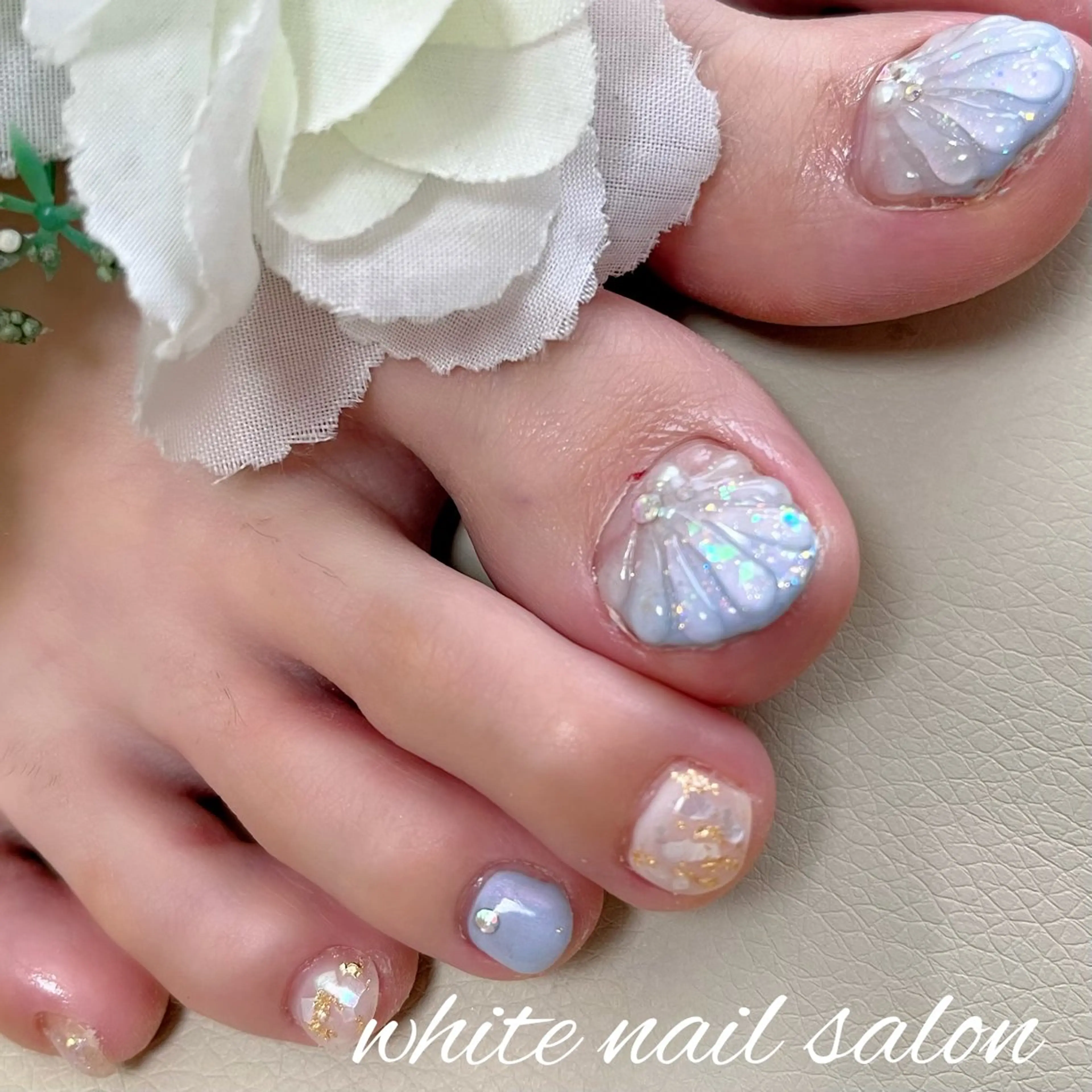 ネイル ラメ(グリッター) フットネイル white nail salonのネイルデザイン