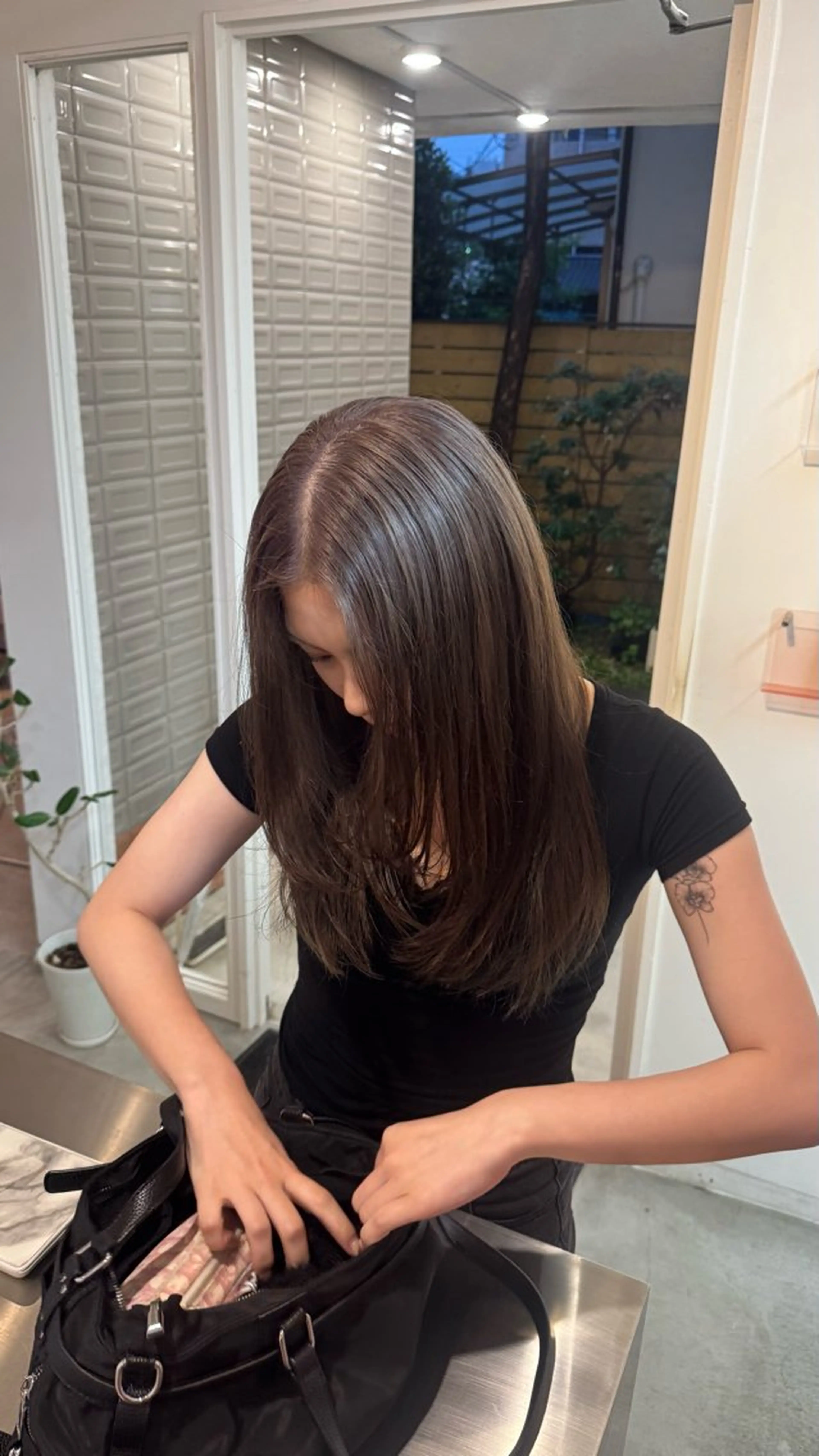 セミロング カラー ベージュカラー ブリーチ ケアブリーチ ハイトーンカラー オリーブベージュ ヘアカラー Tsukasa/ ハイトーン/寒色のヘアスタイル