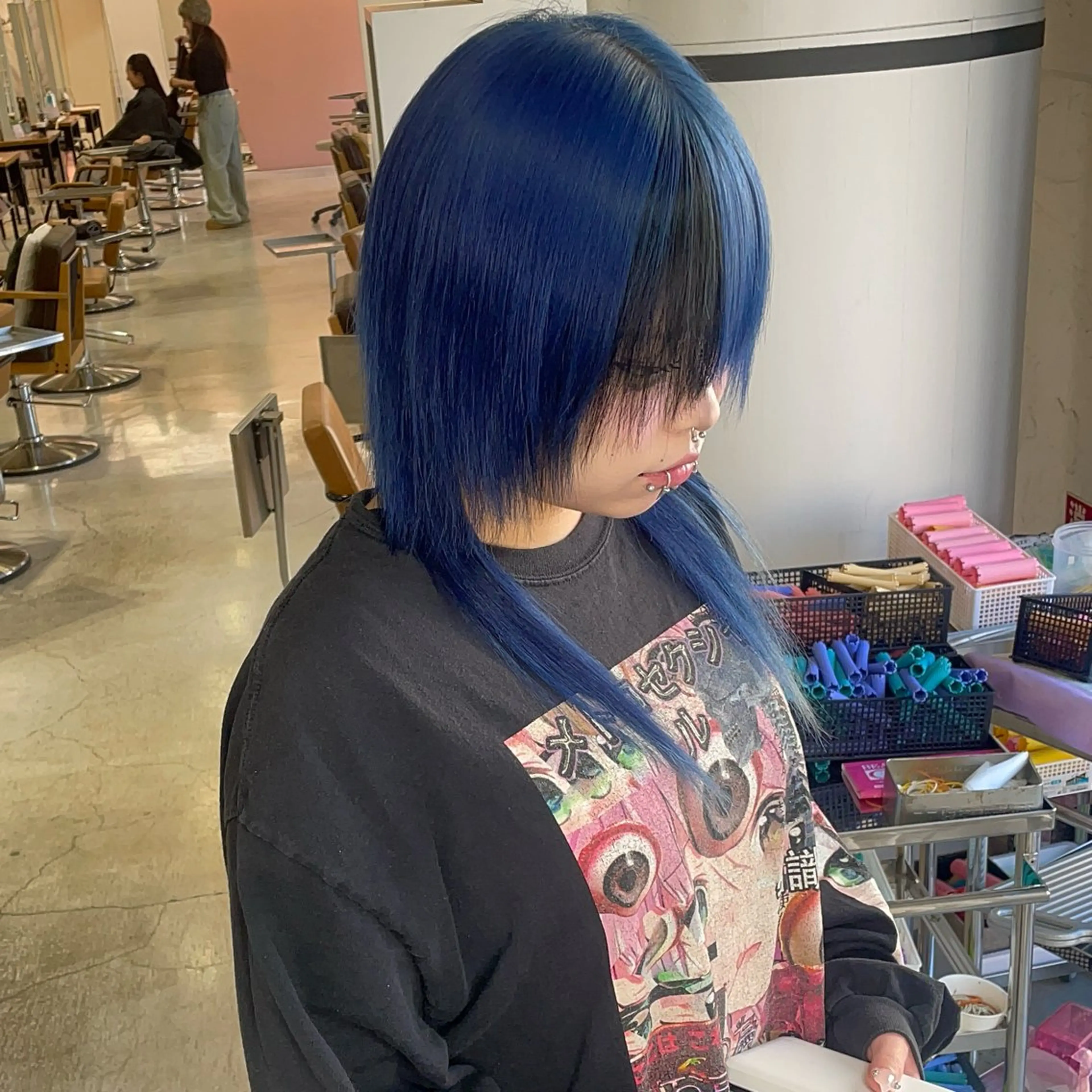 ミディアム ヘアカラー トリートメント 派手髪支持率No1 Eisukeのヘアスタイル