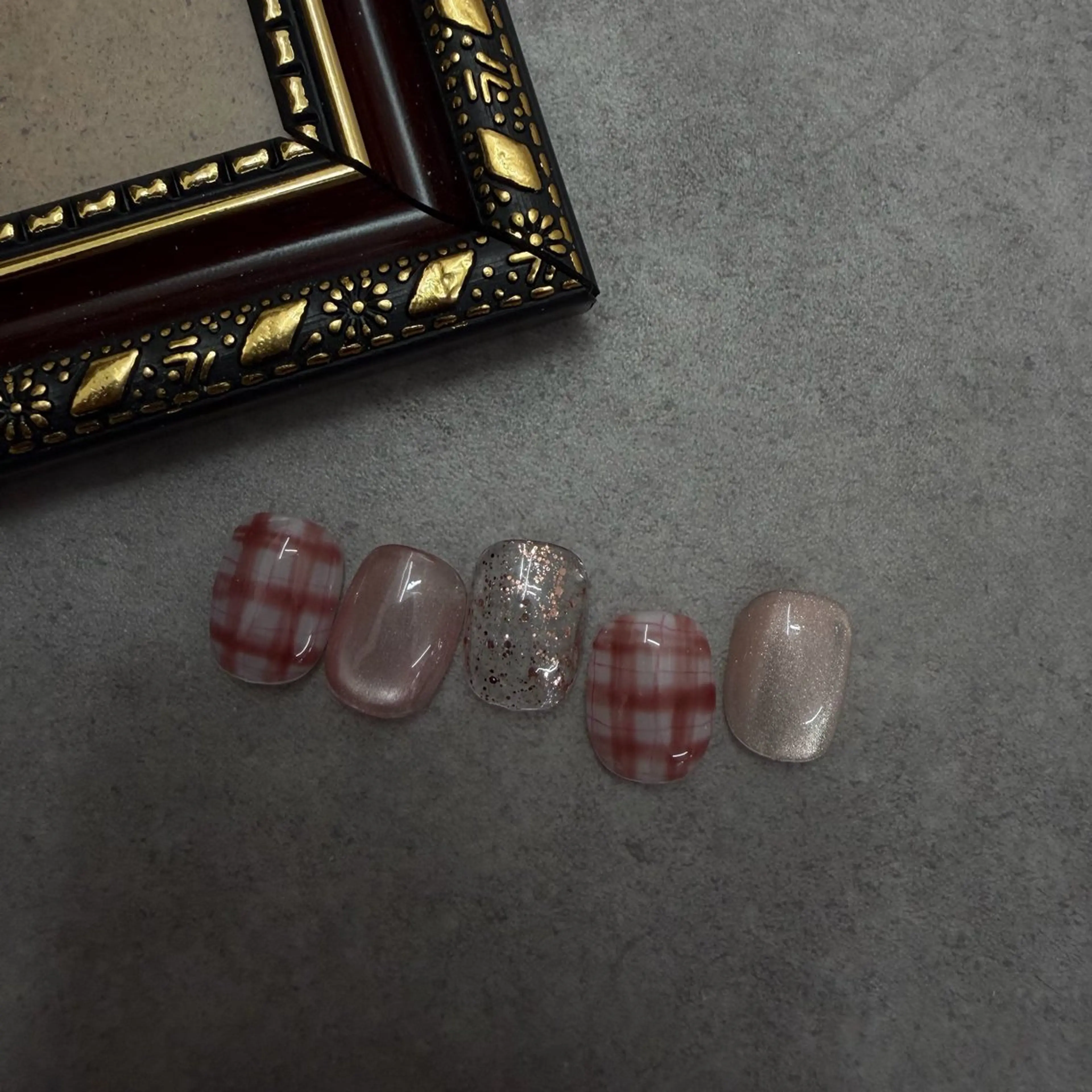 ネイル ドット ジェルネイル キラキラネイル マグネットネイル ニュアンスネイル ハンドネイル ハンドケア Bana_ Nailのネイルデザイン