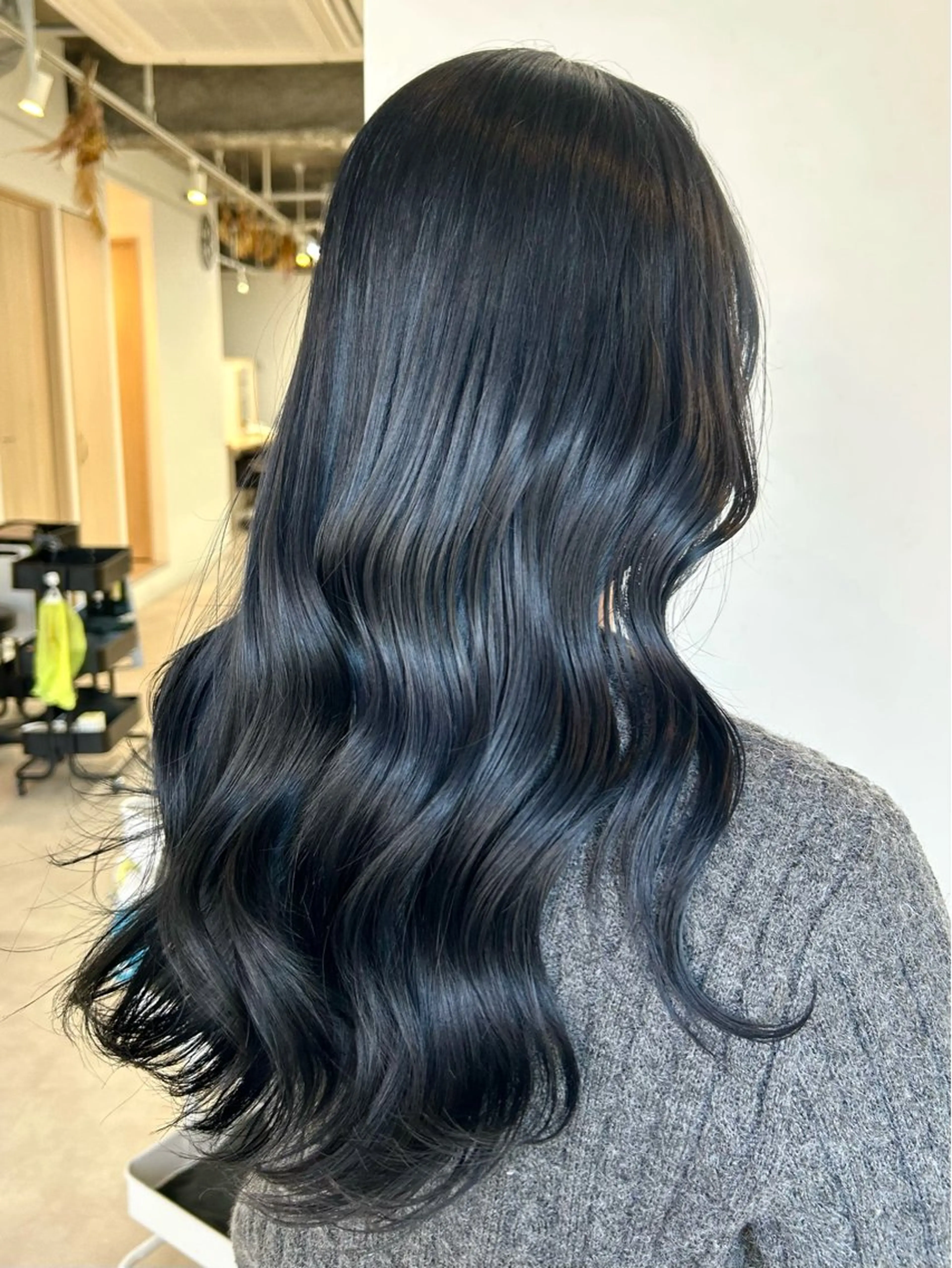 セミロング カラー 黒髪 ブルーカラー ブルーブラック カット ヘアカラー トリートメント 艶カラー/レイヤー/ ハイトーン/まなみのヘアスタイル