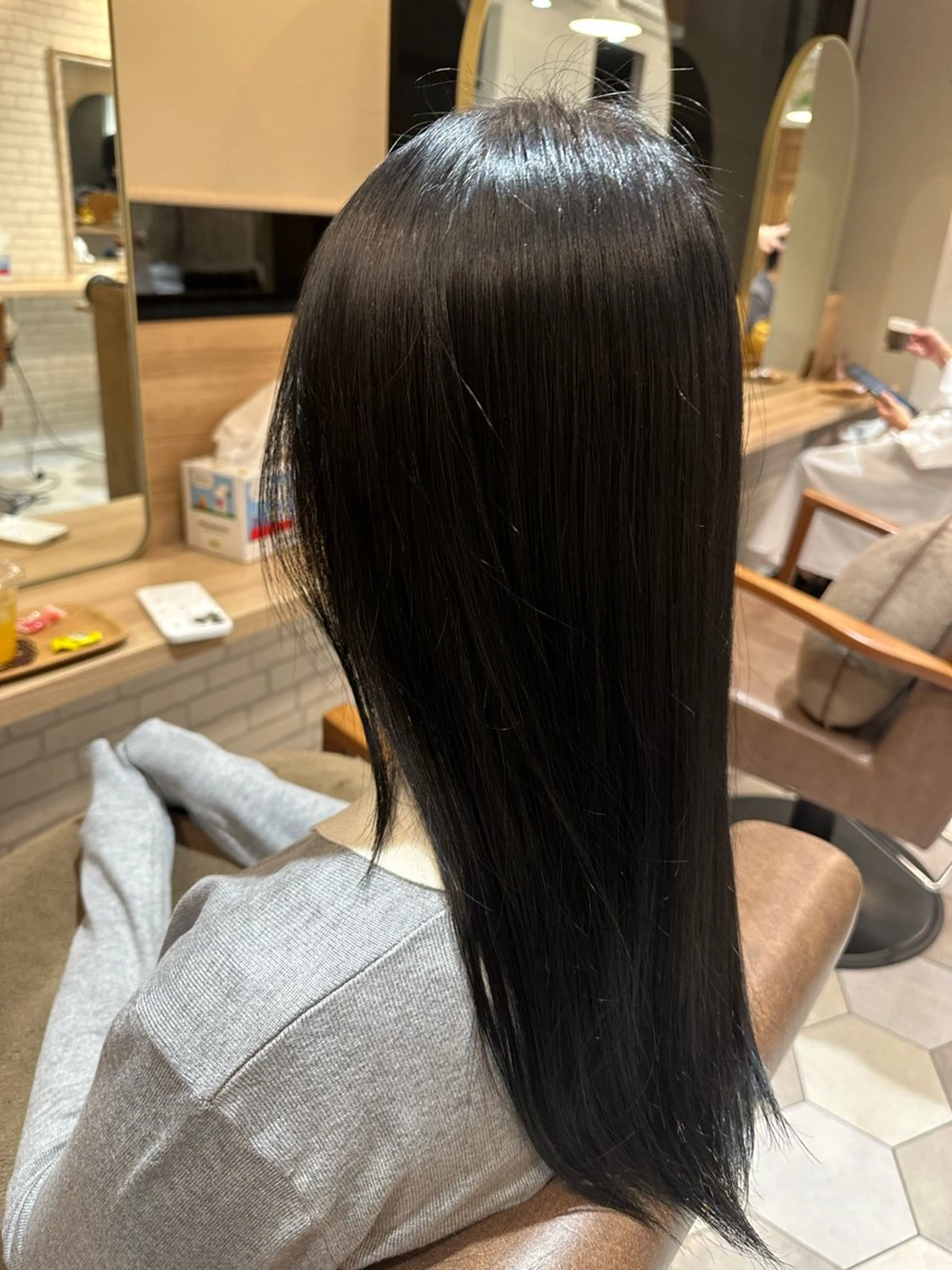 ロング カラー 黒髪 ブルーカラー ブルーブラック 長谷川 幸帆のヘアスタイル