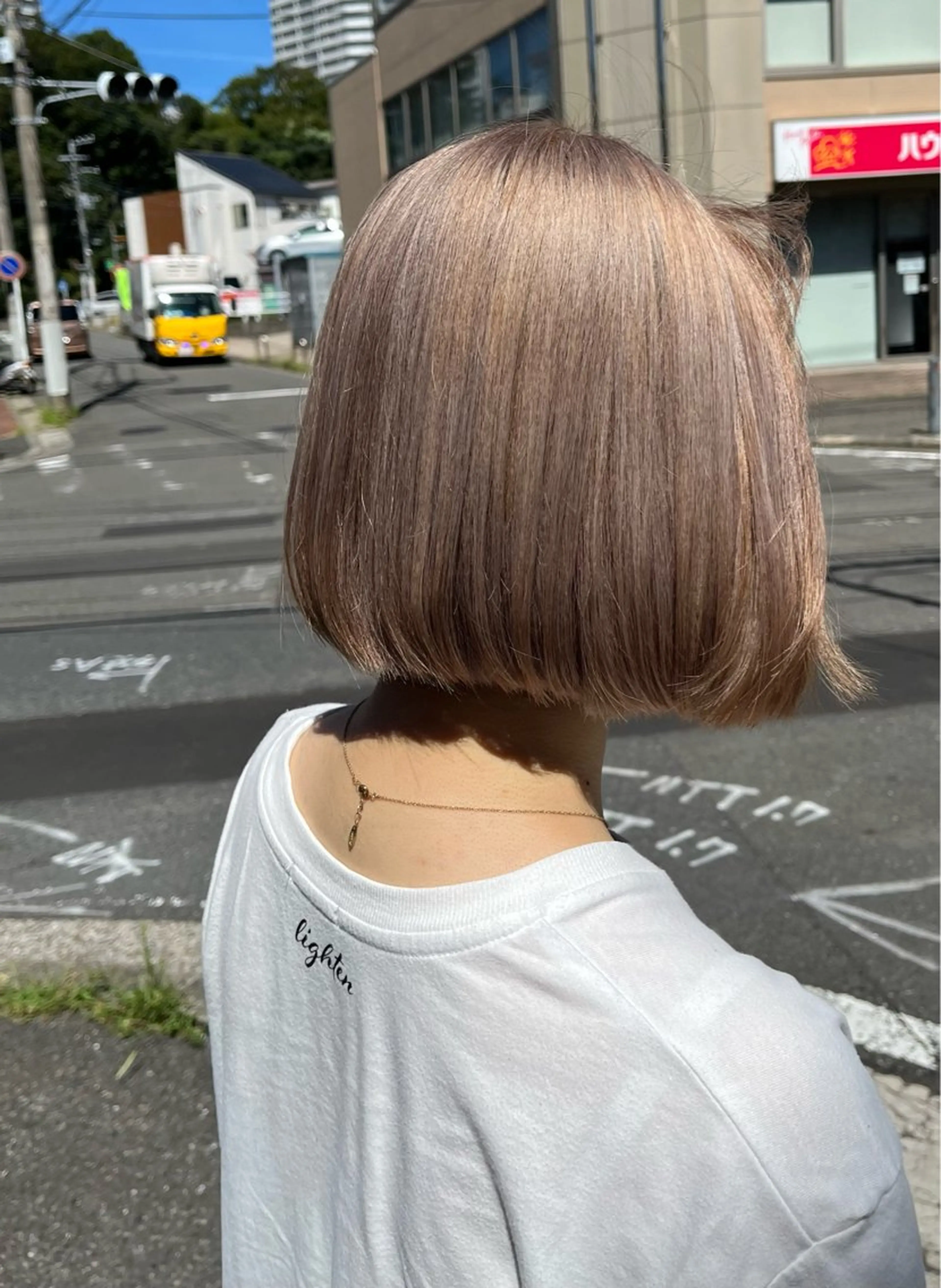 ショート カラー ハイトーンカラー ボブ カット ヘアカラー トリートメント 髪質改善縮毛矯正/暖 色カラー/ウエダカナのヘアスタイル