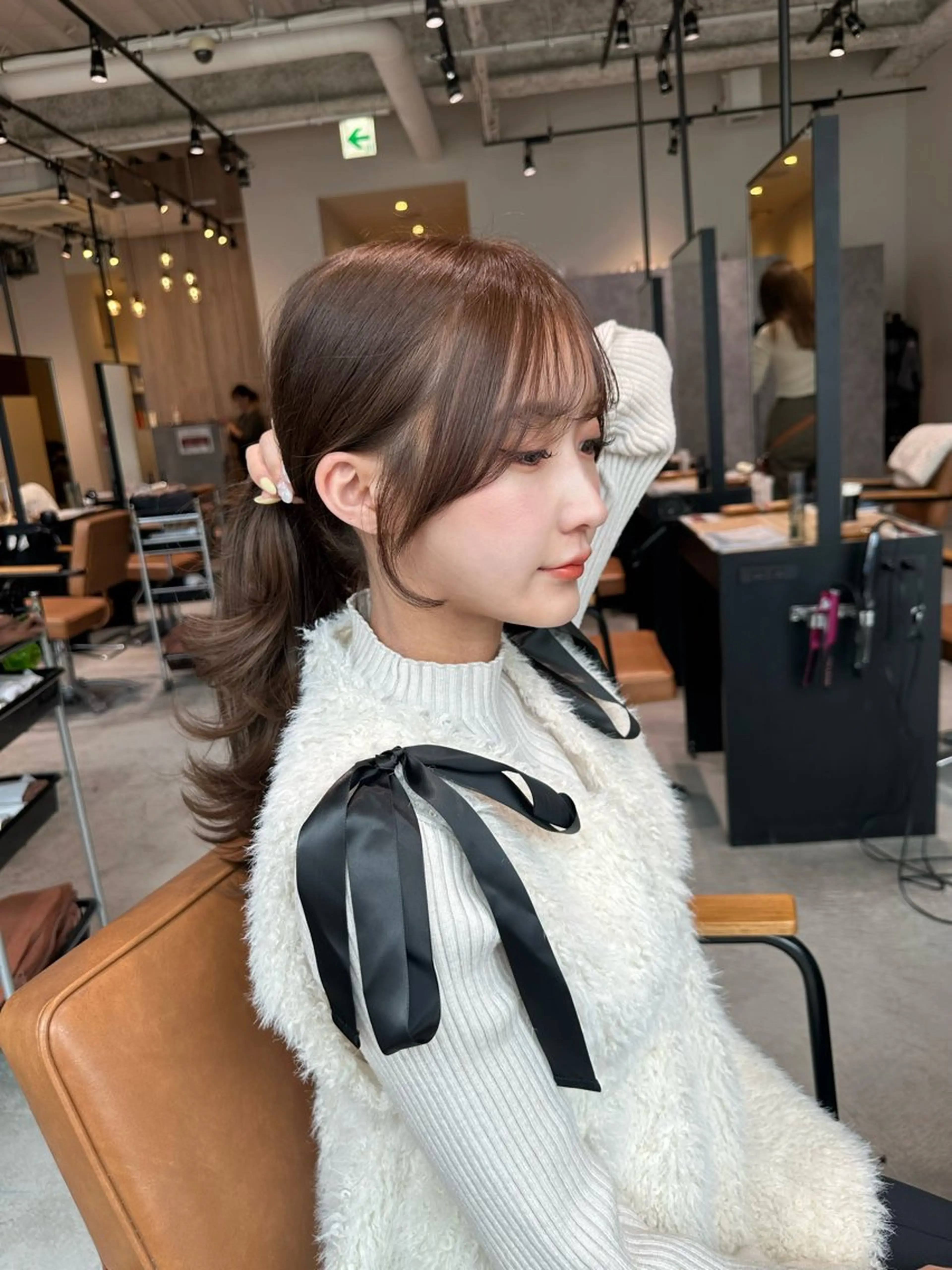 前髪、顔周りカット+透明感イルミナカラー+色持ちupトリートメント付き♪  ダメージ補修トリートメント変更+1100円~の写真