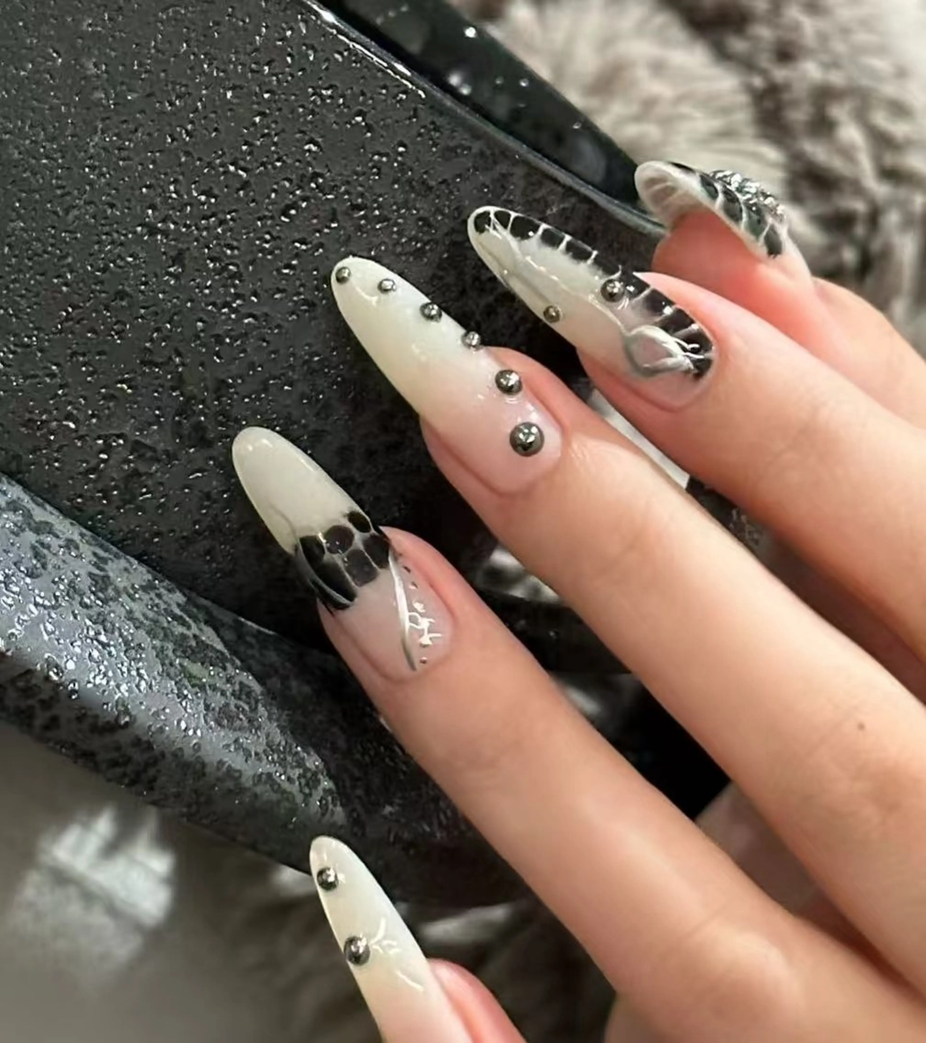 ネイル オーロラネイル フラワーネイル フットネイル フレンチネイル ジェルネイル ハンドネイル BabyYouMi nailのネイルデザイン