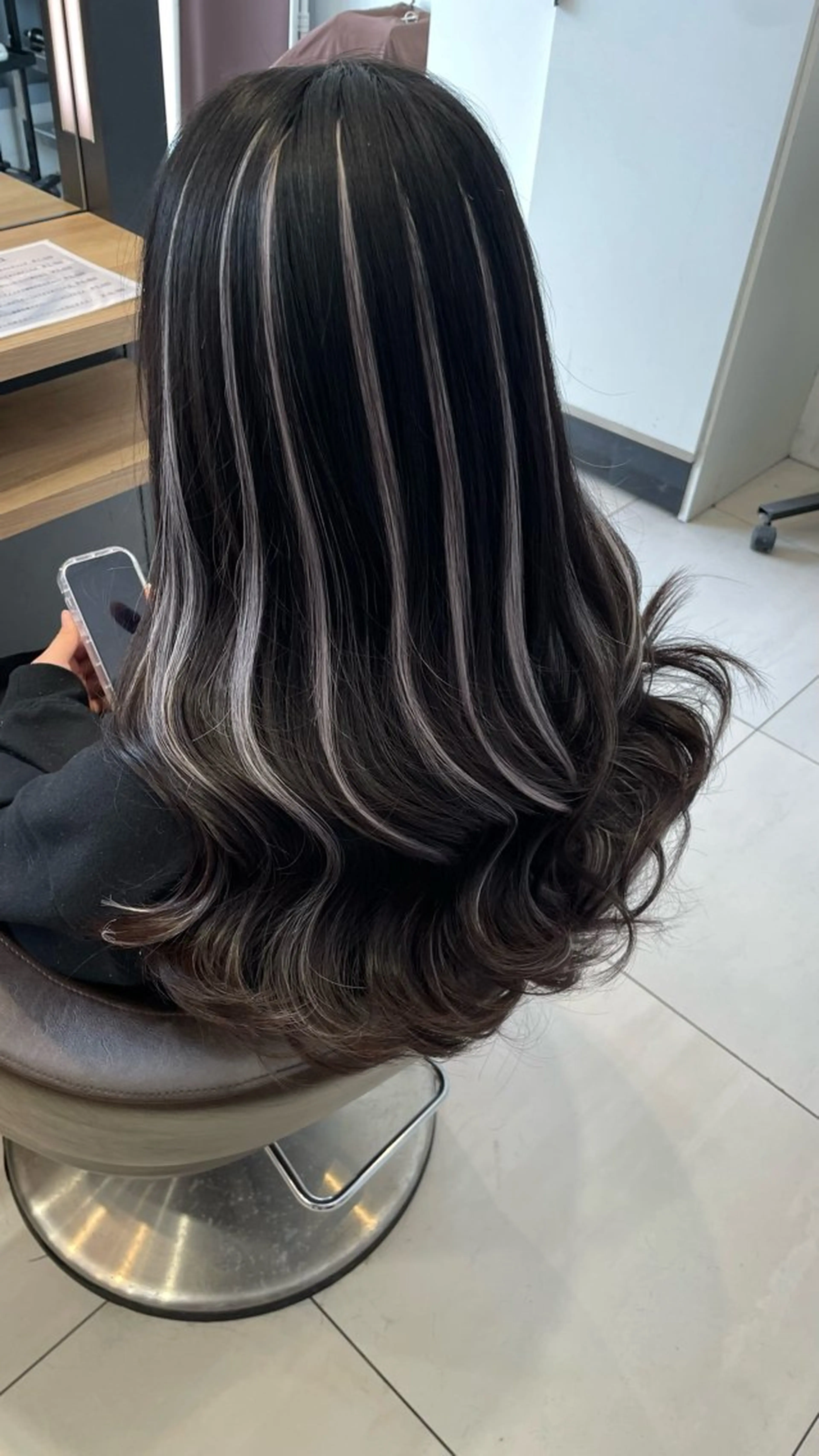 ロング 苗村 梨愛のヘアスタイル