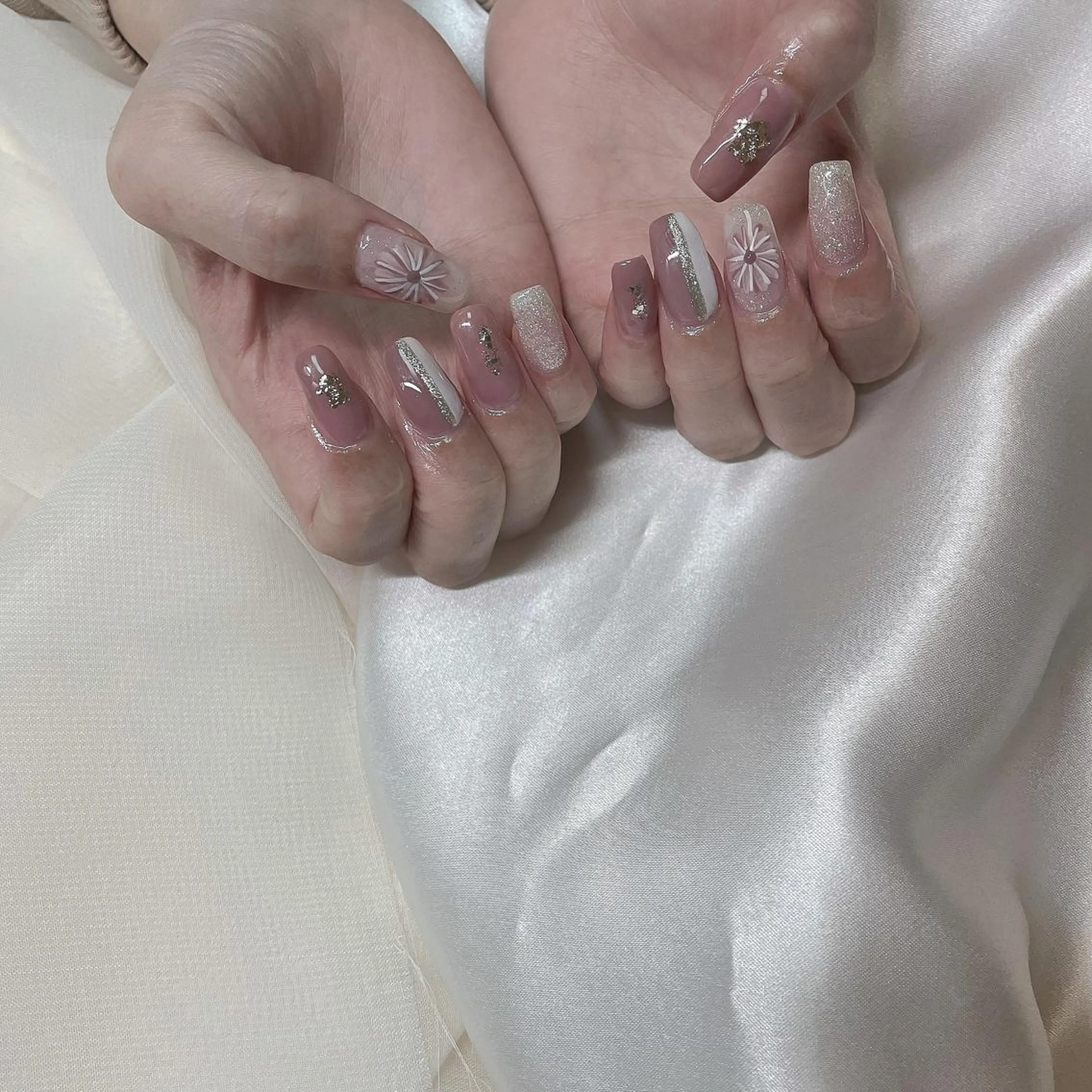 カラー ネイル ピンクカラー ラメ(グリッター) ピンク 𓂃🦢Aurora Swan🌙𓂃のネイルデザイン