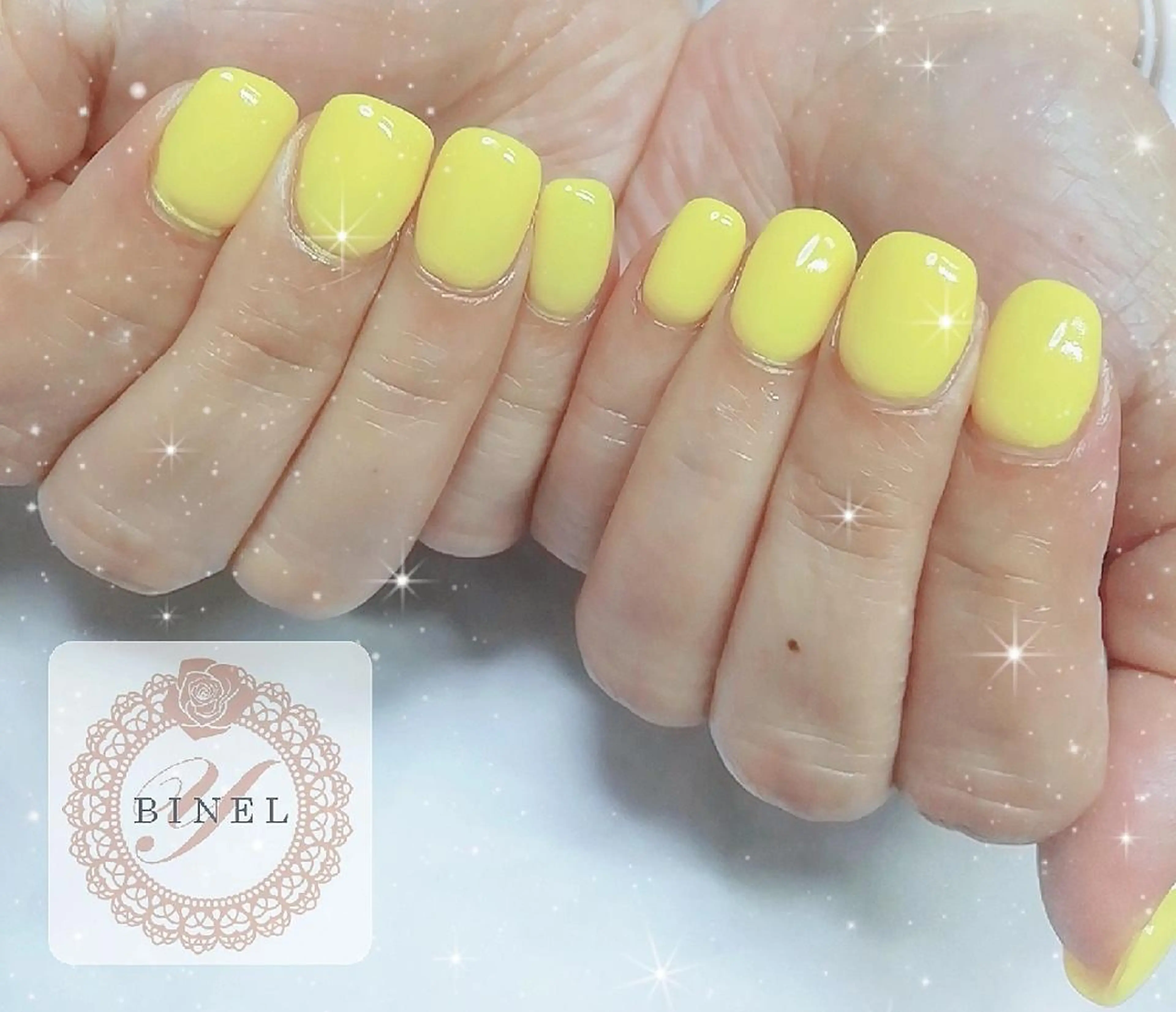 ネイル ワンカラーネイル 黄色 ハンドネイル Nail Salon Y.BINELのネイルデザイン