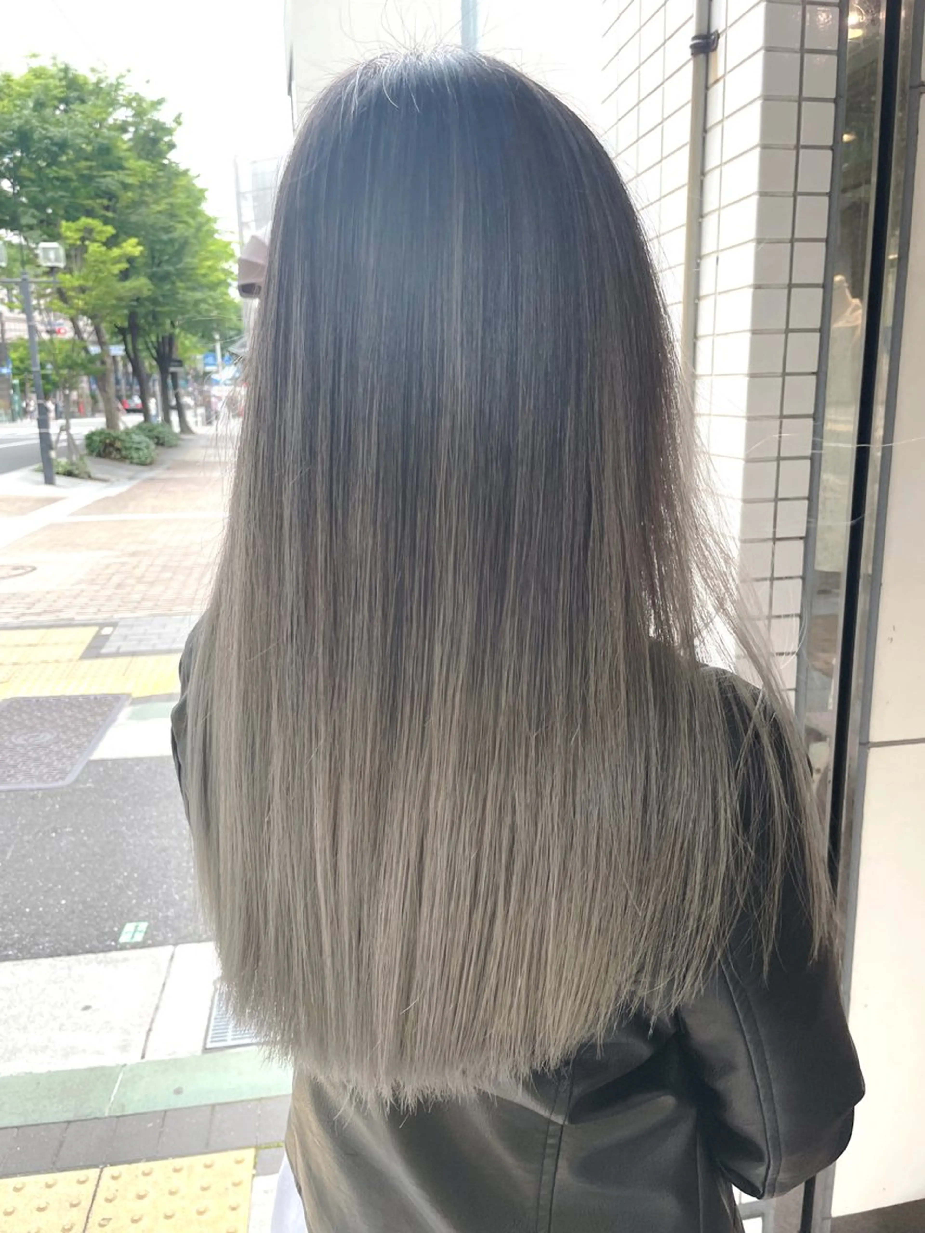 セミロング カラー バレイヤージュ レイヤーカット カット ヘアカラー トリートメント 山本 雅由のヘアスタイル