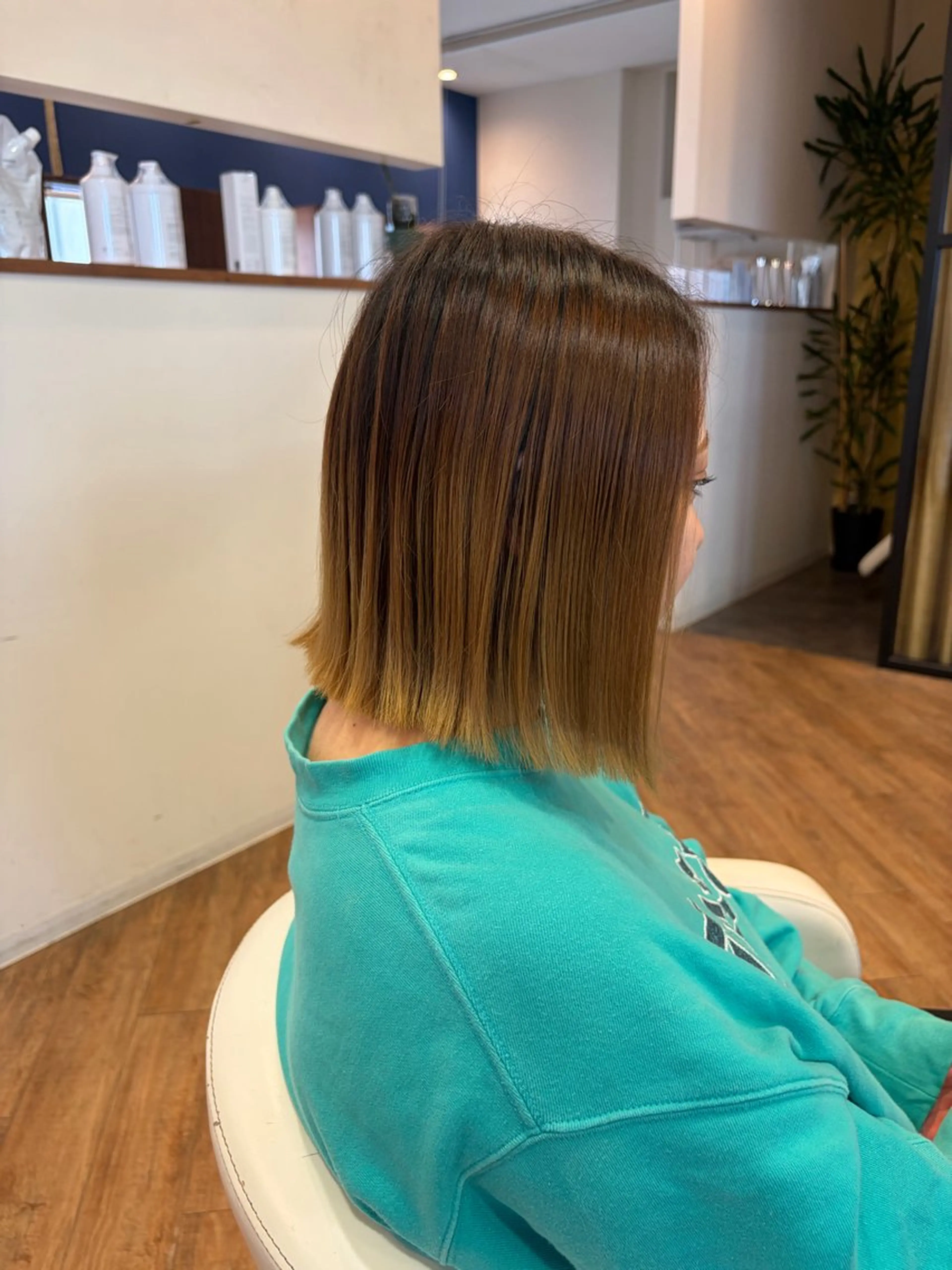 ミディアム カット 水木 里咲のヘアスタイル