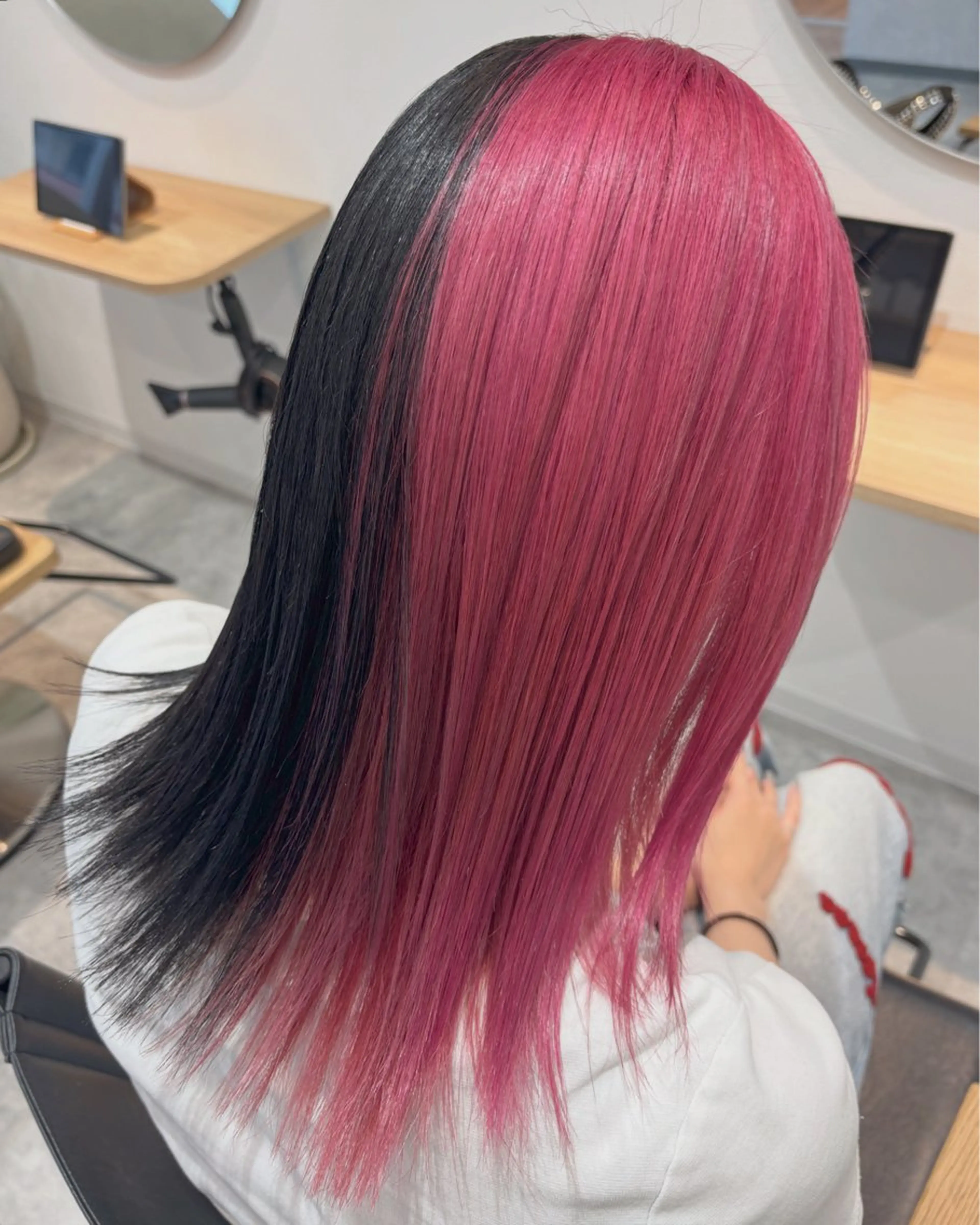 ミディアム カット ヘアカラー 白岩 良子のヘアスタイル