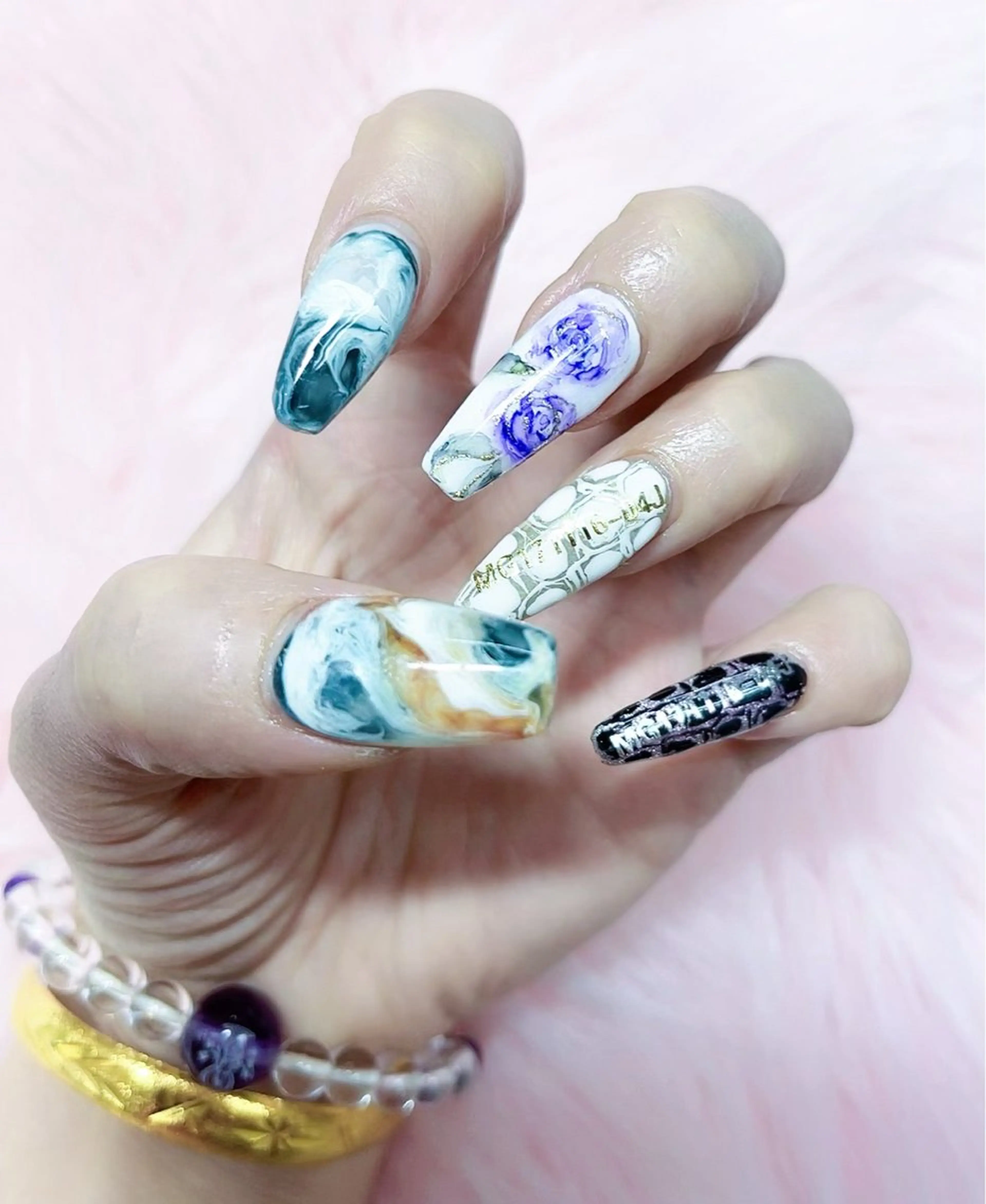 ネイル ハンドネイル MoonNail ユリ🌸のネイルデザイン