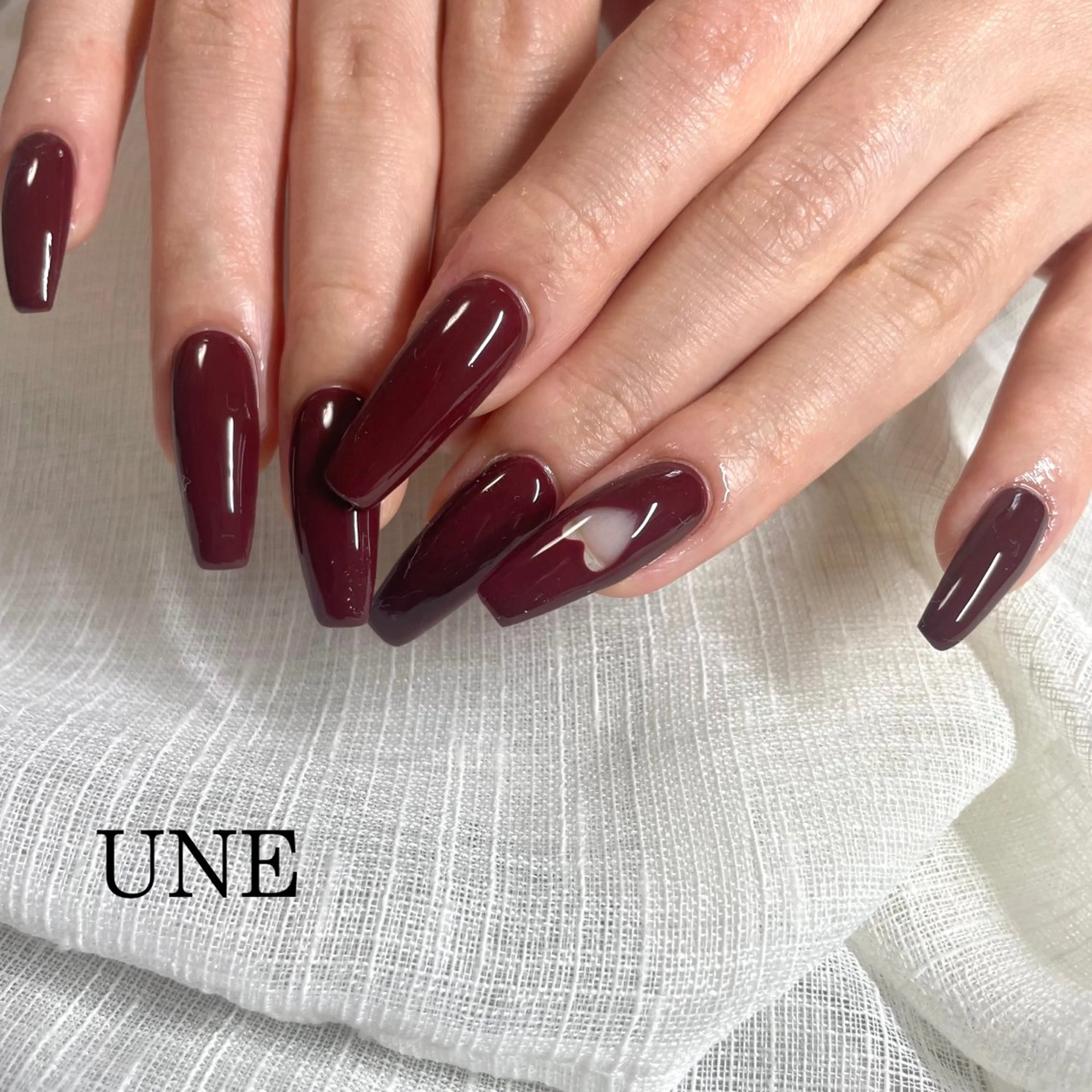 ネイル ボルドー ハート ワンカラーネイル シンプルネイル UNE.【ユヌ】 Jr.NANAのネイルデザイン