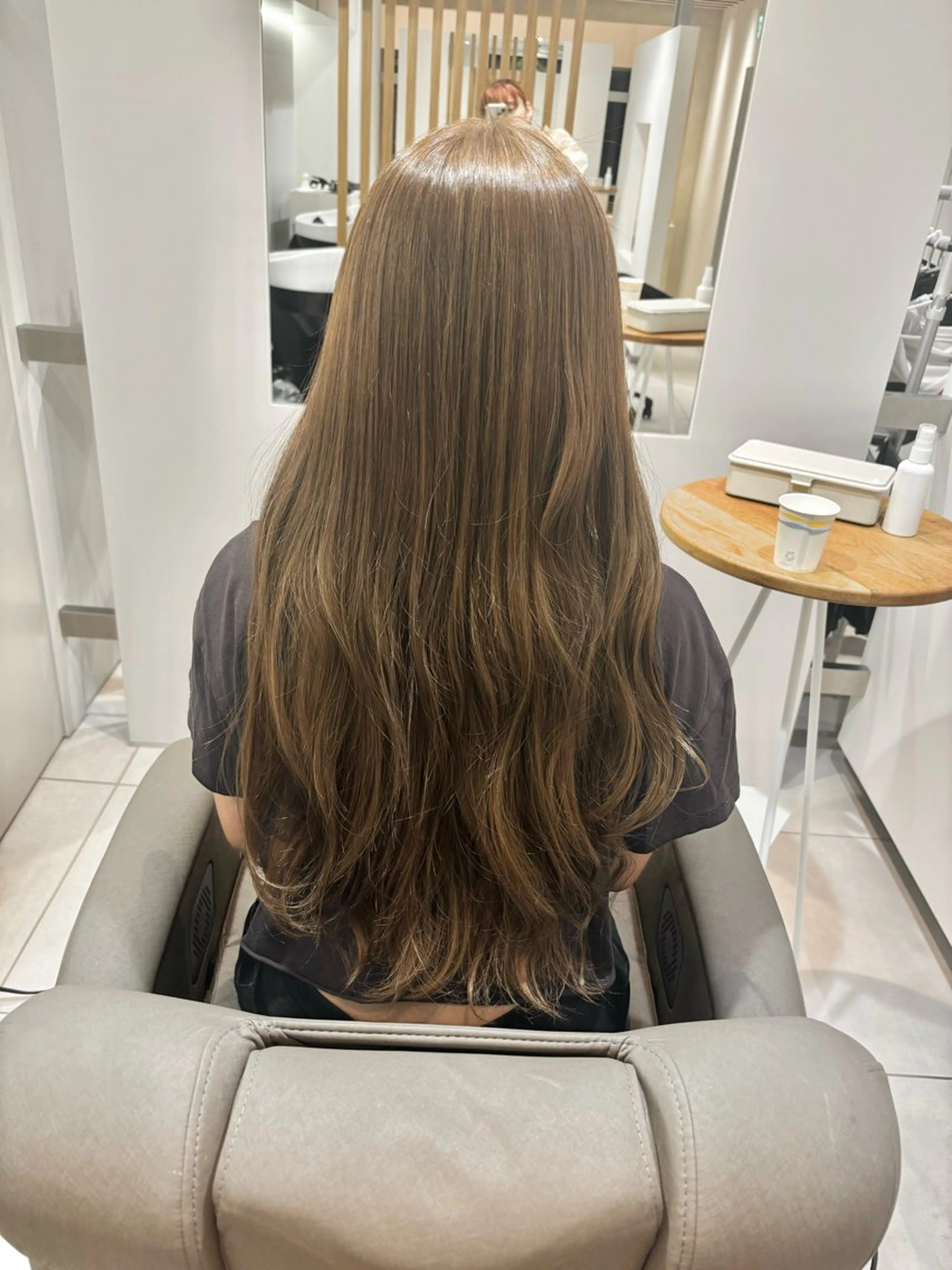 ロング カラー 白土 さくらのヘアスタイル