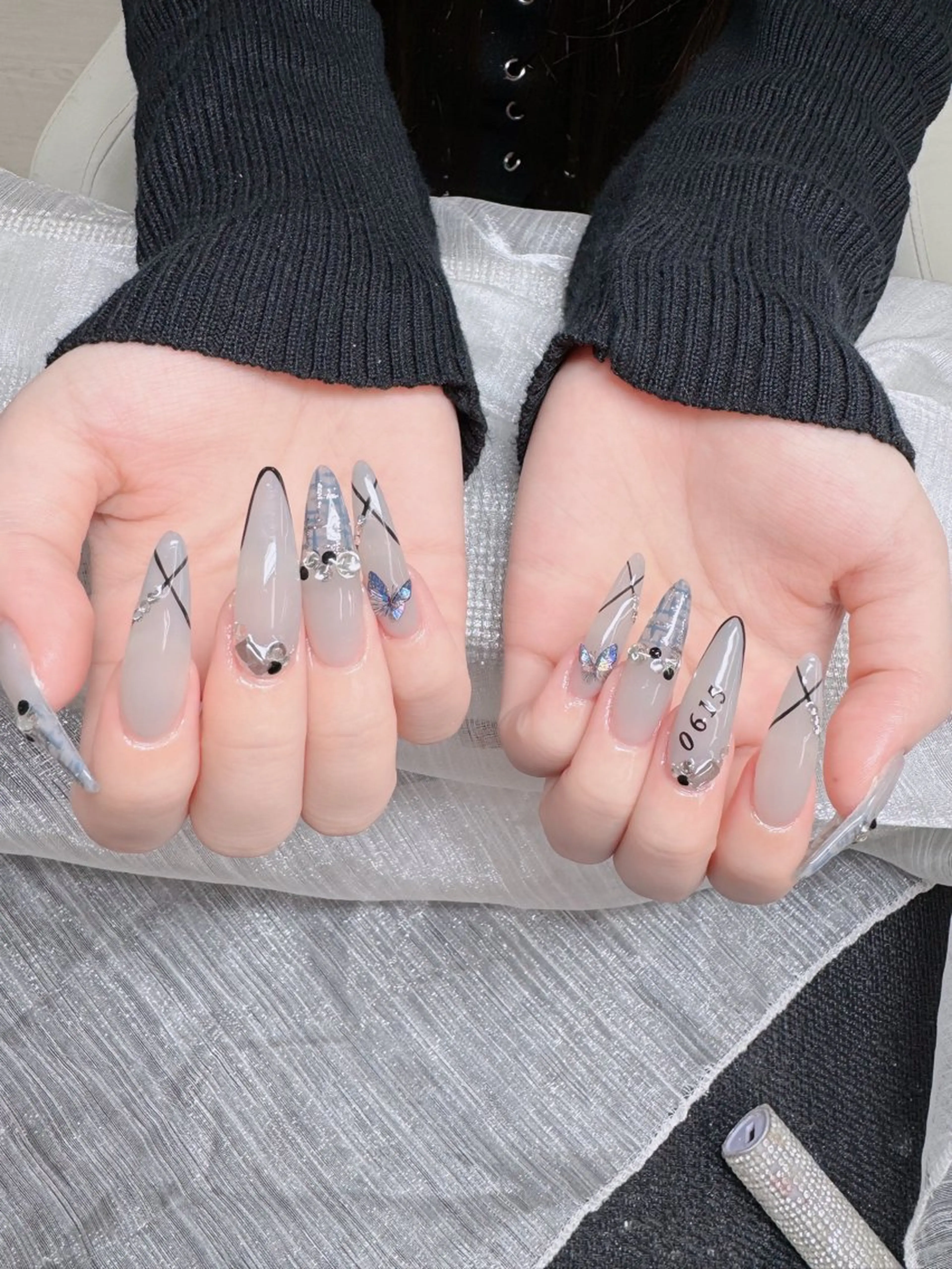ネイル オーロラネイル フレンチネイル ジェルネイル ハロウィン キラキラネイル H.baby Nail Salonのネイルデザイン