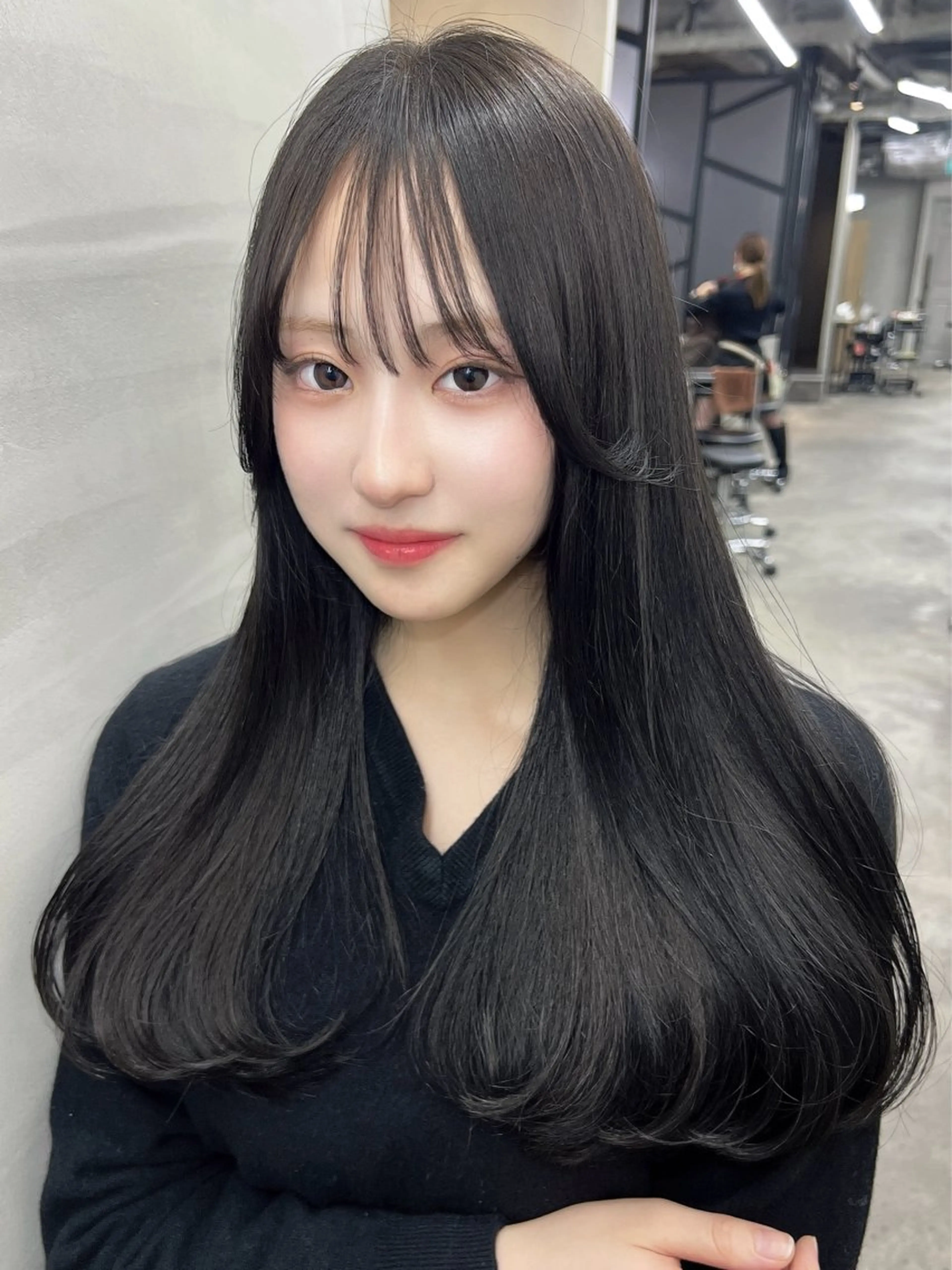 セミロング カラー 黒髪 透明感カラー カット ヘアカラー トリートメント 前髪/顔まわりカット 艶髪/髪質改善/縮毛のヘアスタイル