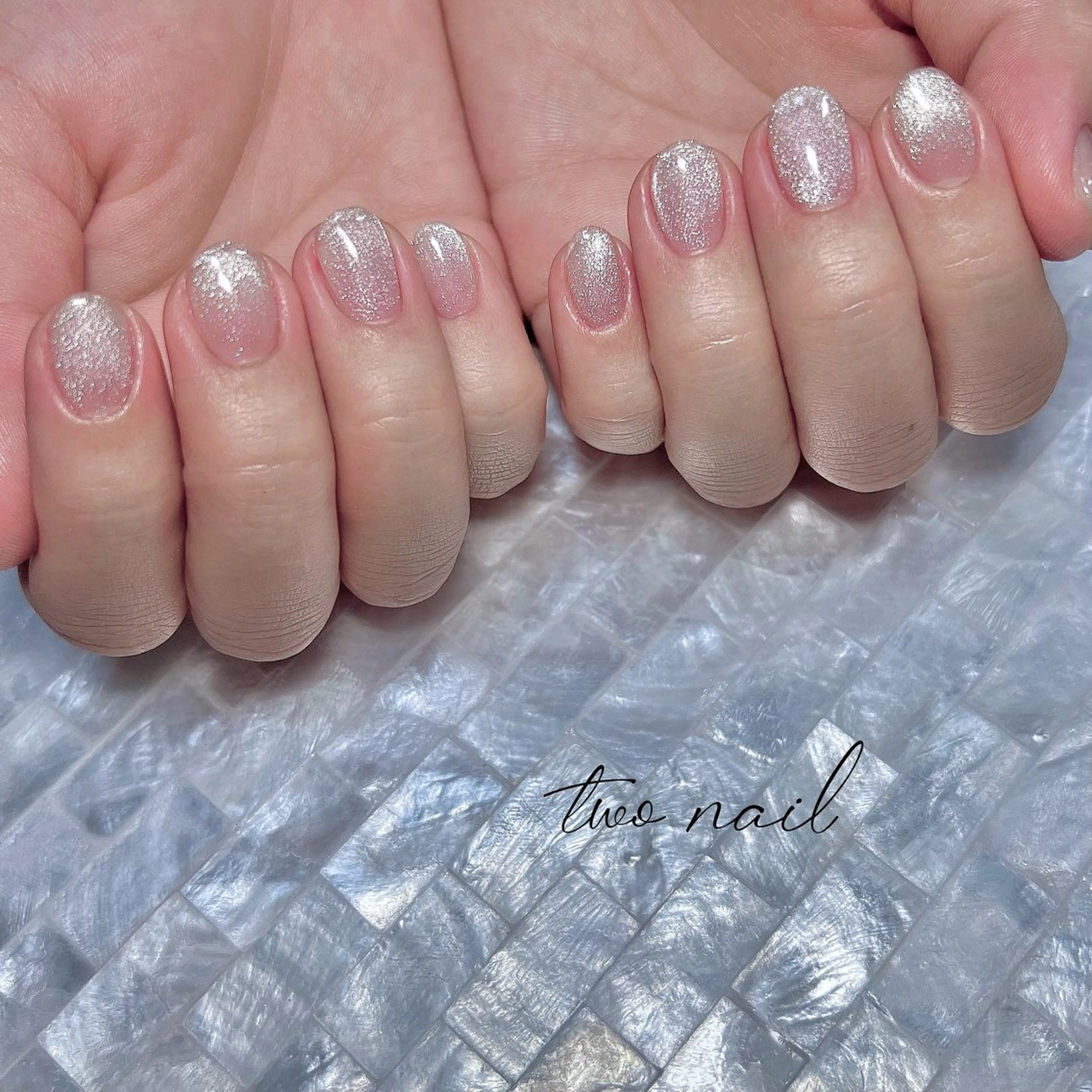 ネイル キラキラネイル マグネットネイル ネイルチップ ホワイト ハンドネイル two nailのネイルデザイン