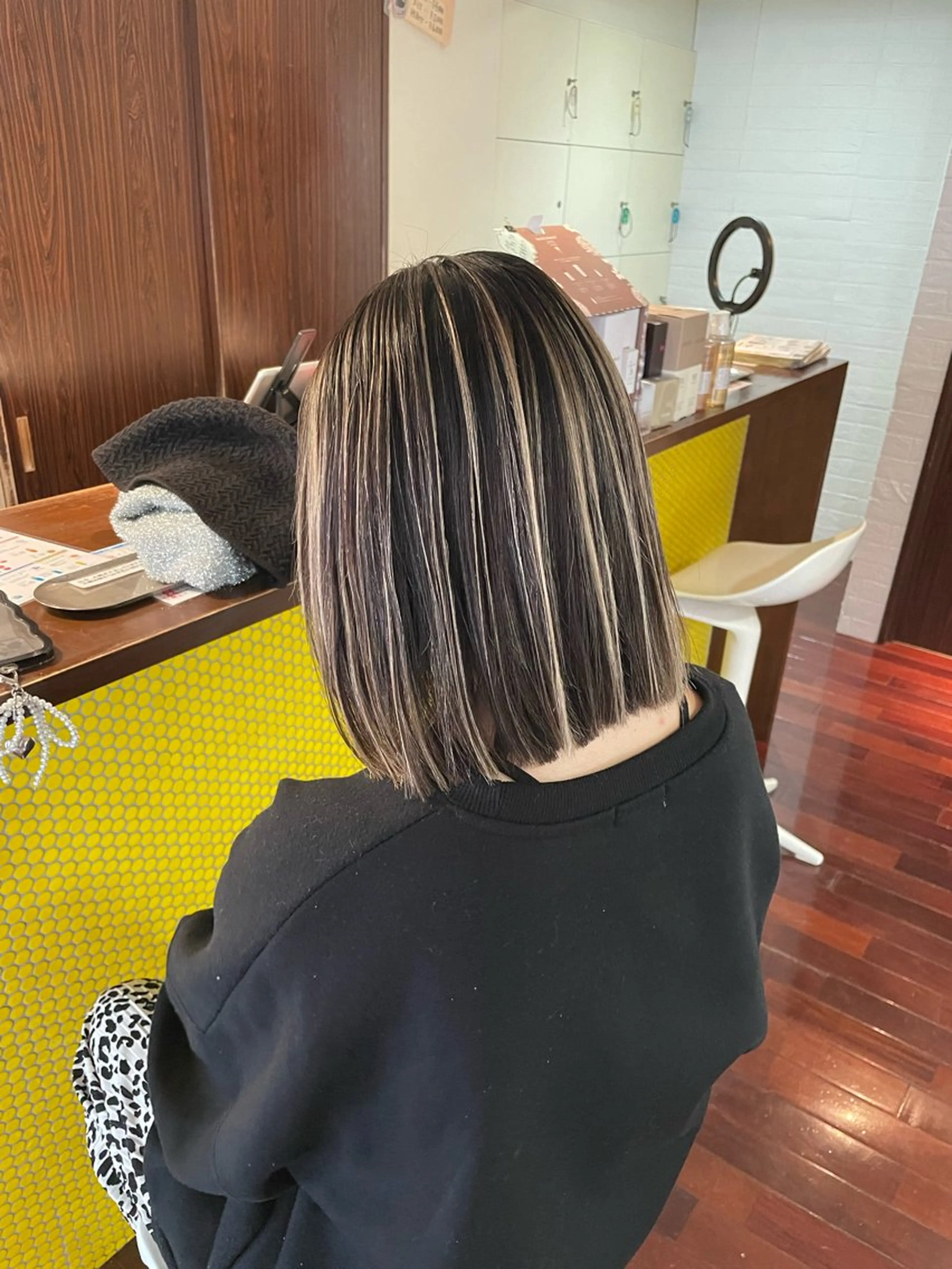 ミディアム カラー パーマ ハイライトカラー ハイライト 縮毛矯正 トリートメント 酸性ストレート 髪質改善美容師 🪽YOSSYのヘアスタイル