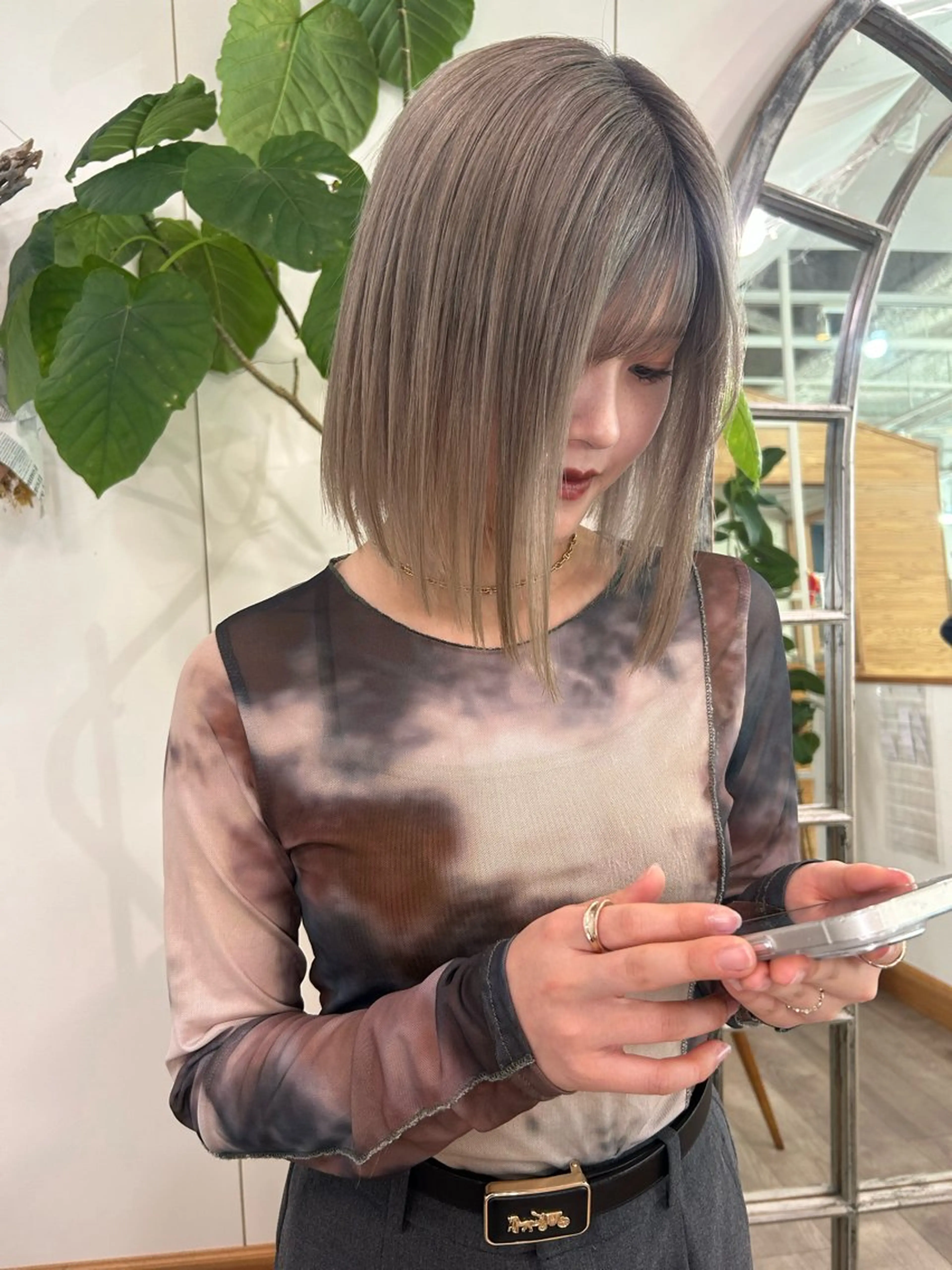 ミディアム カラー ブリーチ ハイトーンカラー トリートメント VISUALIST所属・小倉/レイヤー/ 顔周りカット/naoのヘアスタイル