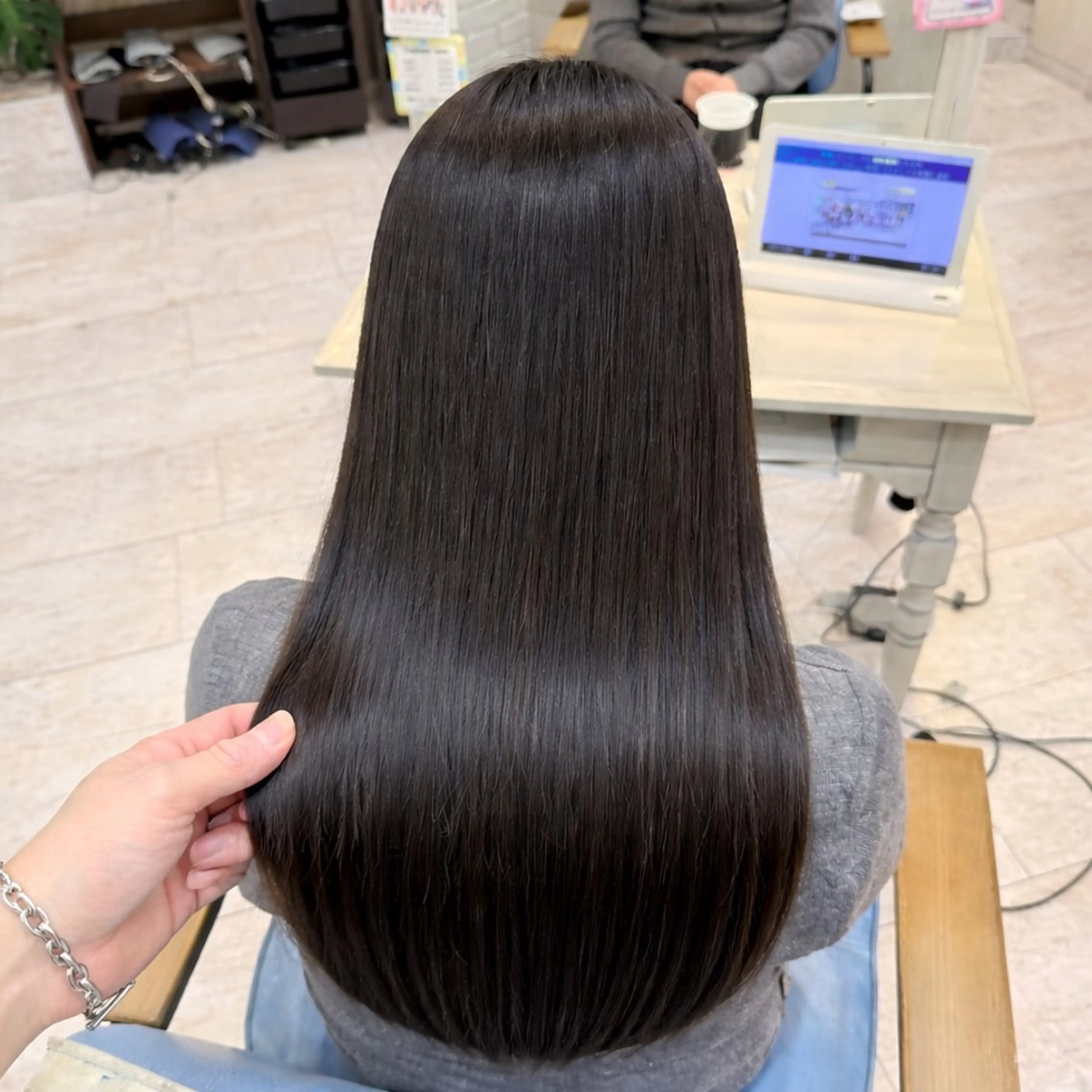 セミロング カット ヘアカラー トリートメント 店長✨レイヤー✖️ 髪質改善✖️韓国ヘアのヘアスタイル