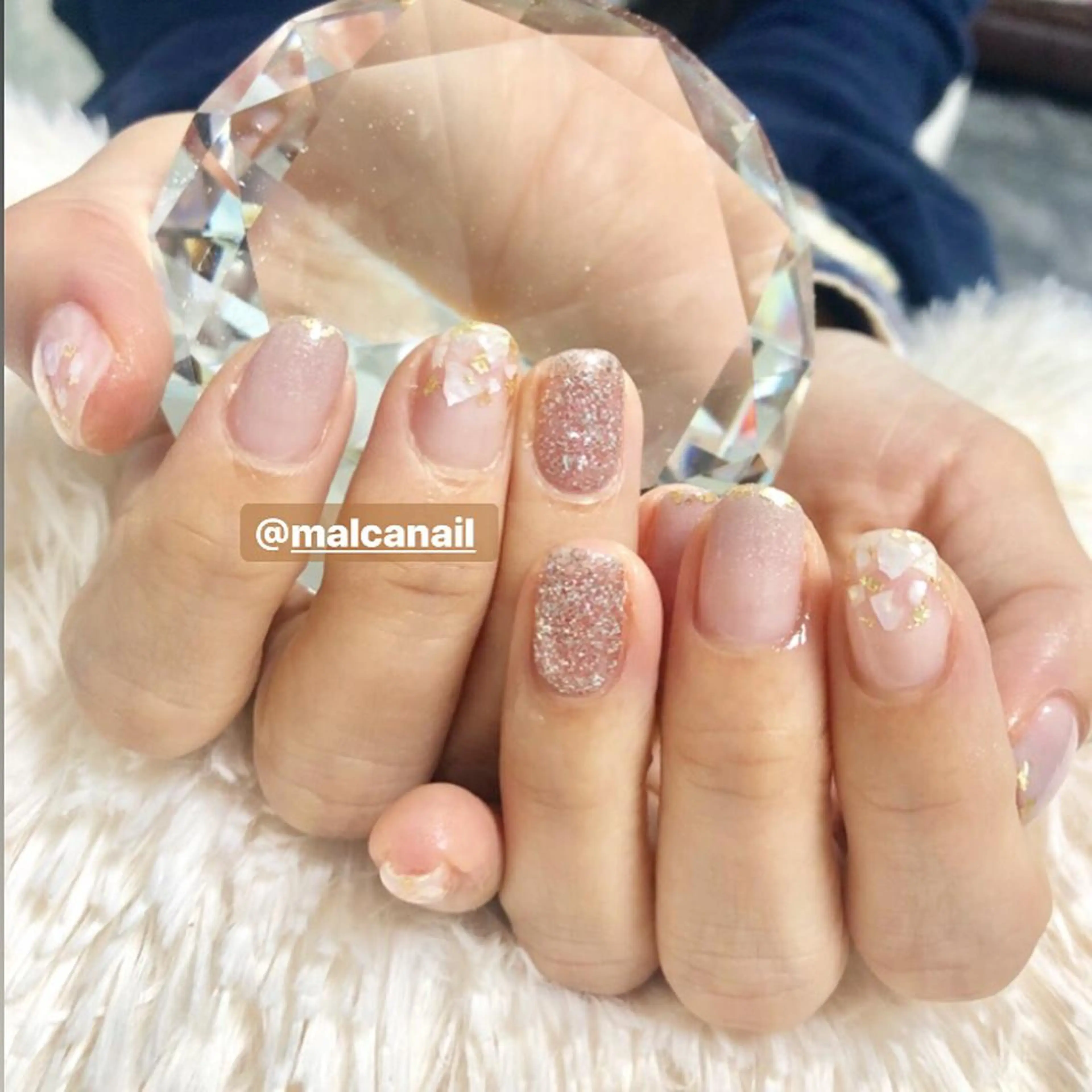 ミディアム カラー パーマ ヘアアレンジ キッズ ネイル マツエク・マツパ ハンドネイル 荒木 莉奈のネイルデザイン