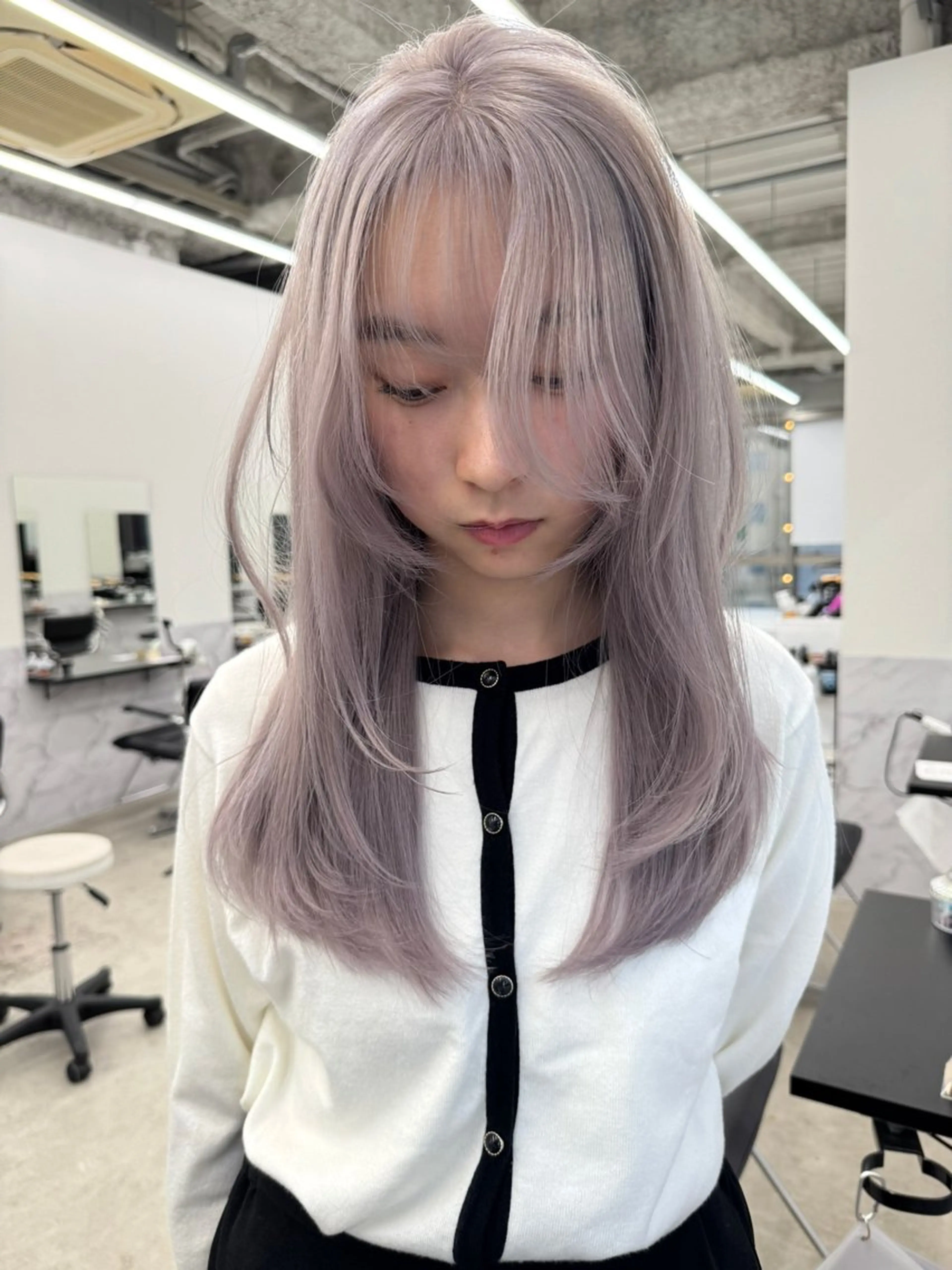 カラー ブリーチ 透明感カラー ハイトーンカラー ラベンダーカラー ヘアカラー 田中 莉香のヘアスタイル