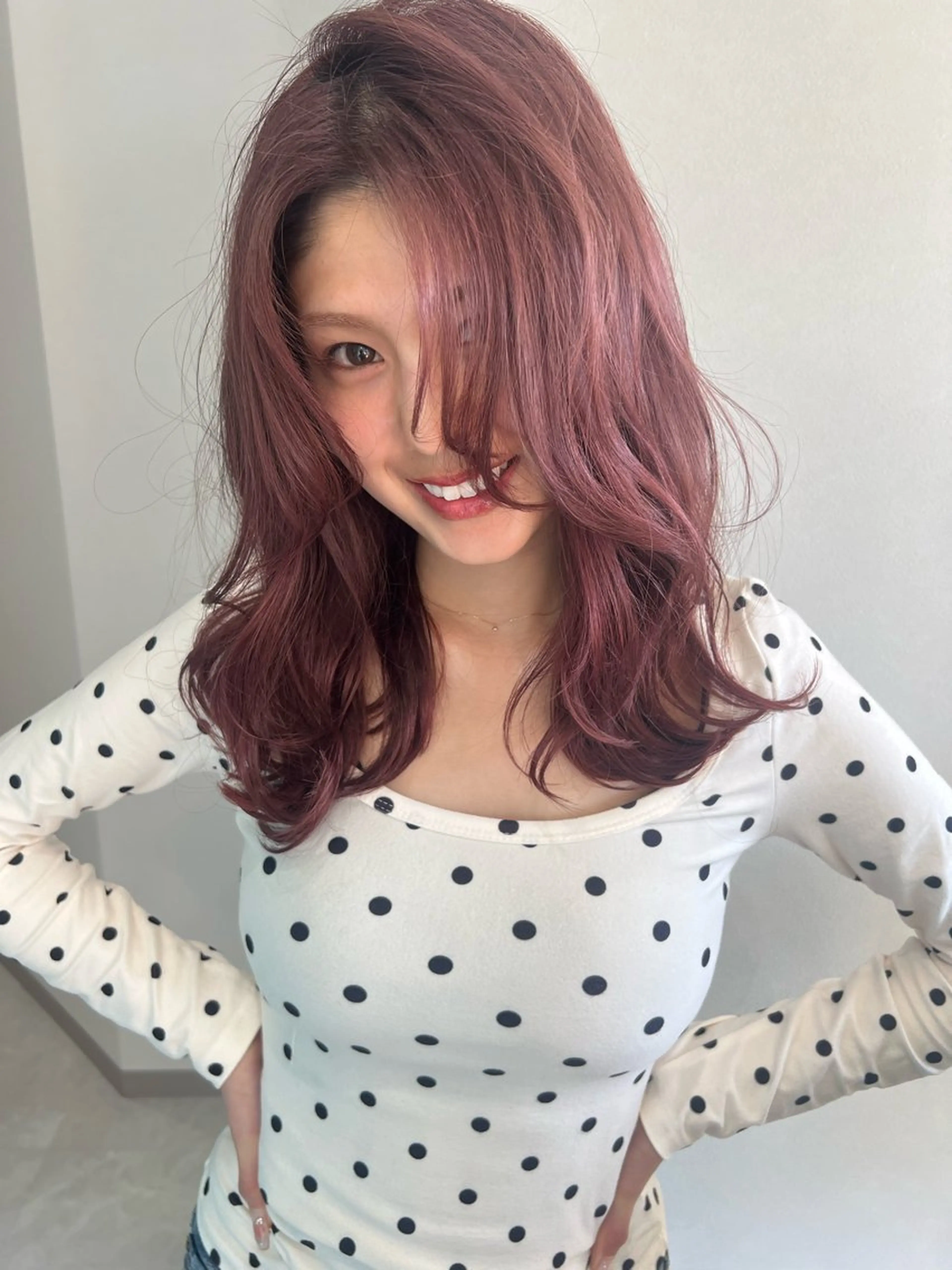 ミディアム 橋本 奈桜のヘアスタイル