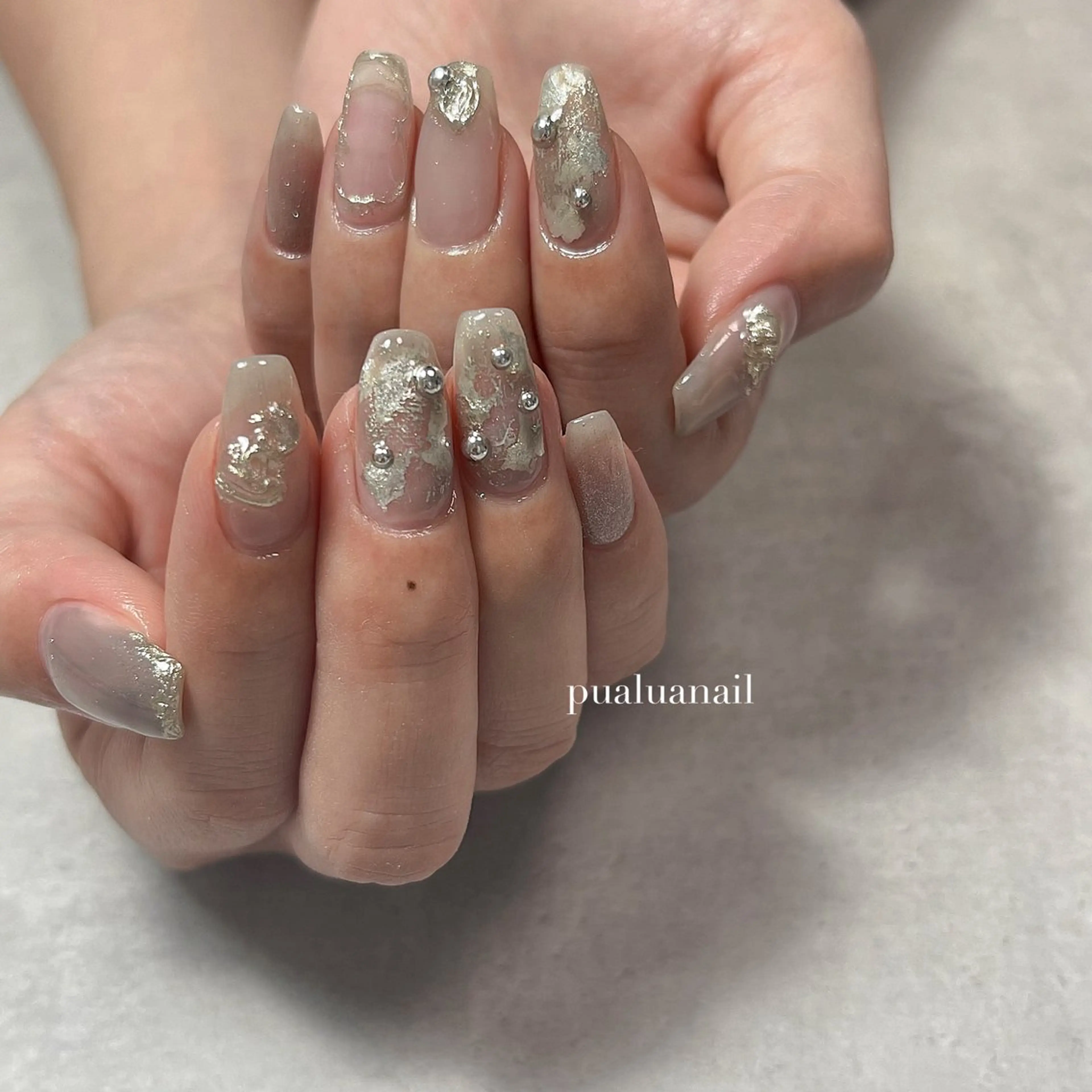 ネイル ニュアンスネイル シルバー ハンドネイル pualua miharuのネイルデザイン