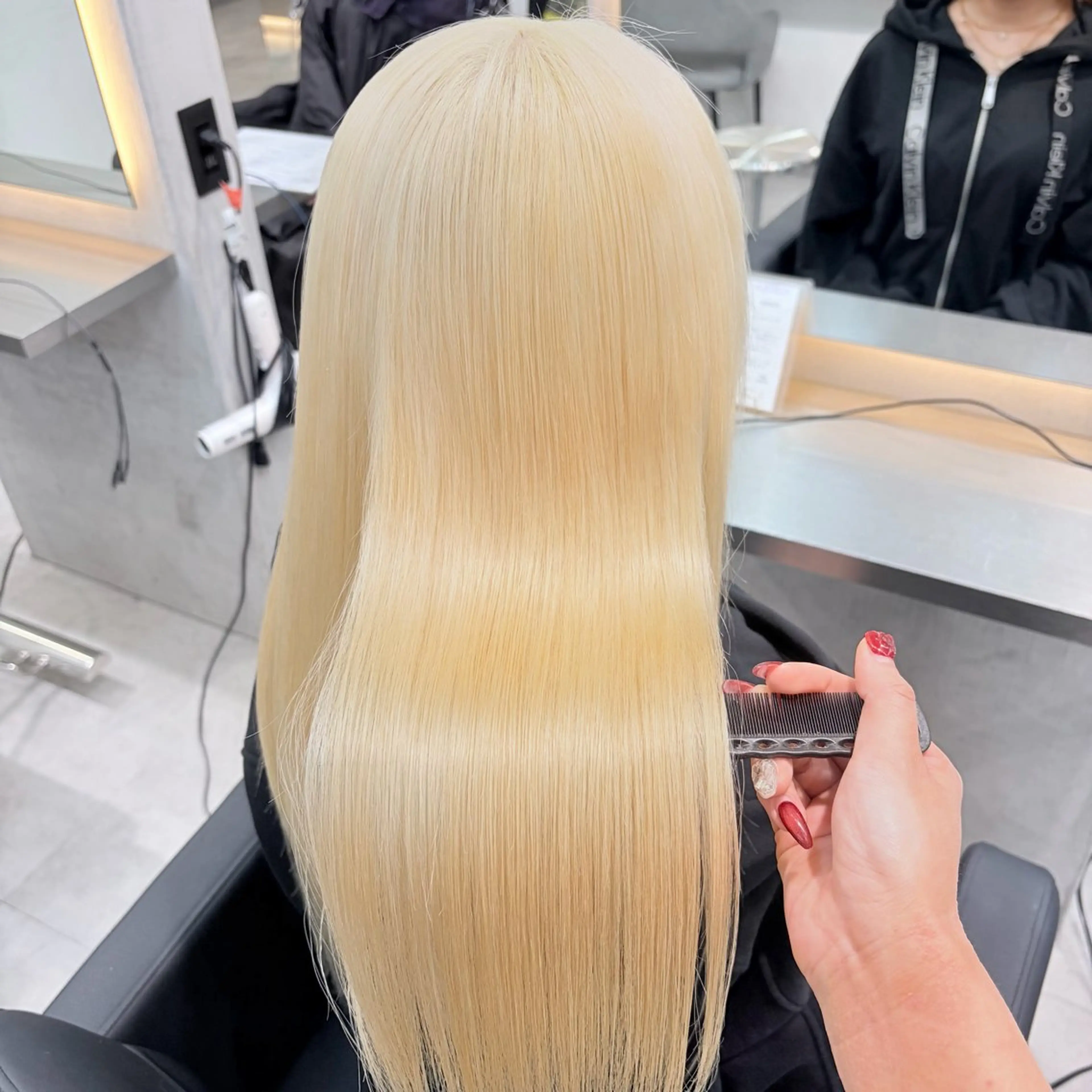 カラー ブリーチ 抜きっぱなしブロンド ブロンド ハイトーンカラー ヘアカラー MOMOKA /　Lapis今泉店のヘアスタイル