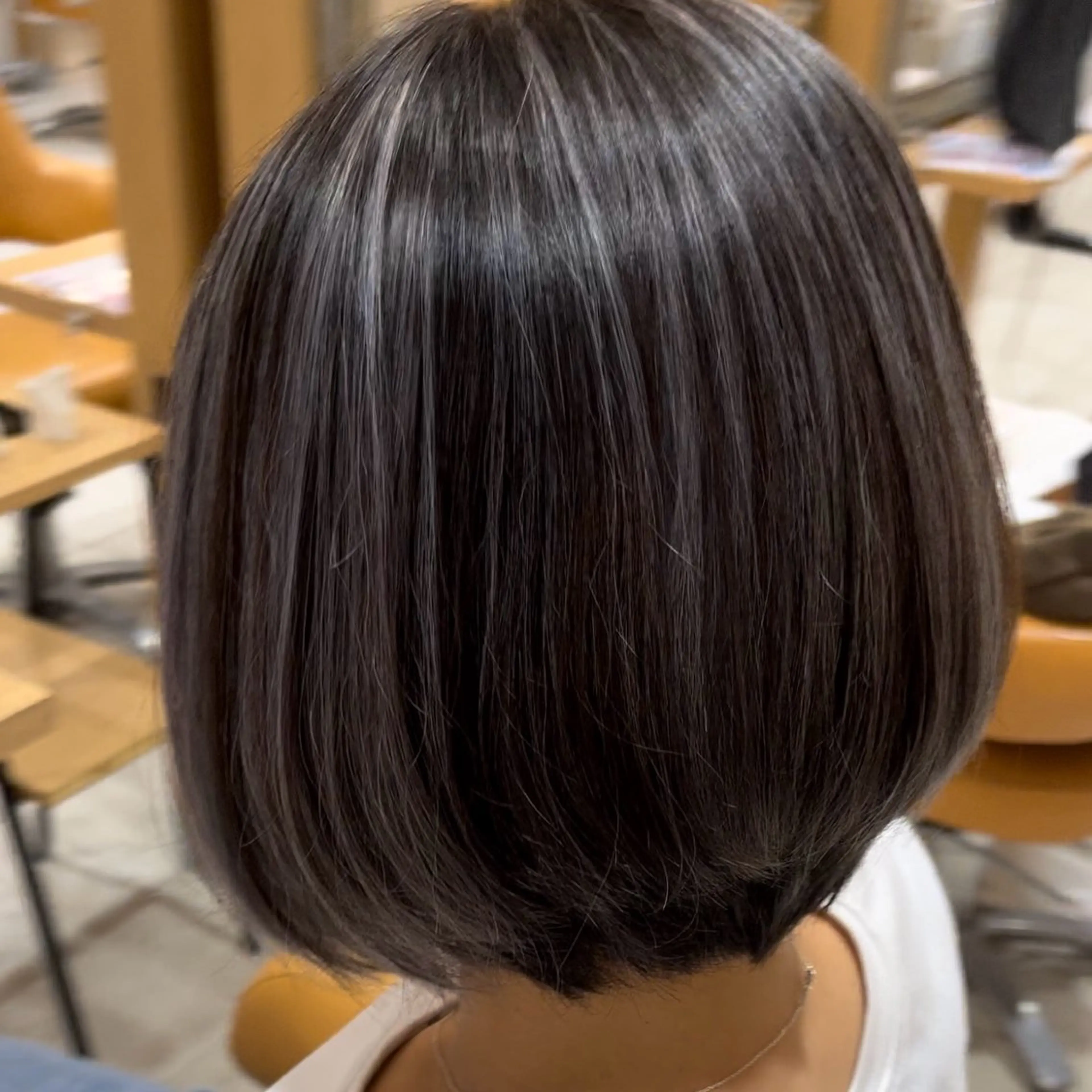 ショート カラー バレイヤージュ ブリーチ ハイライトカラー シルバー ボブ ラブーケ中川中島店 クラタチカコのヘアスタイル