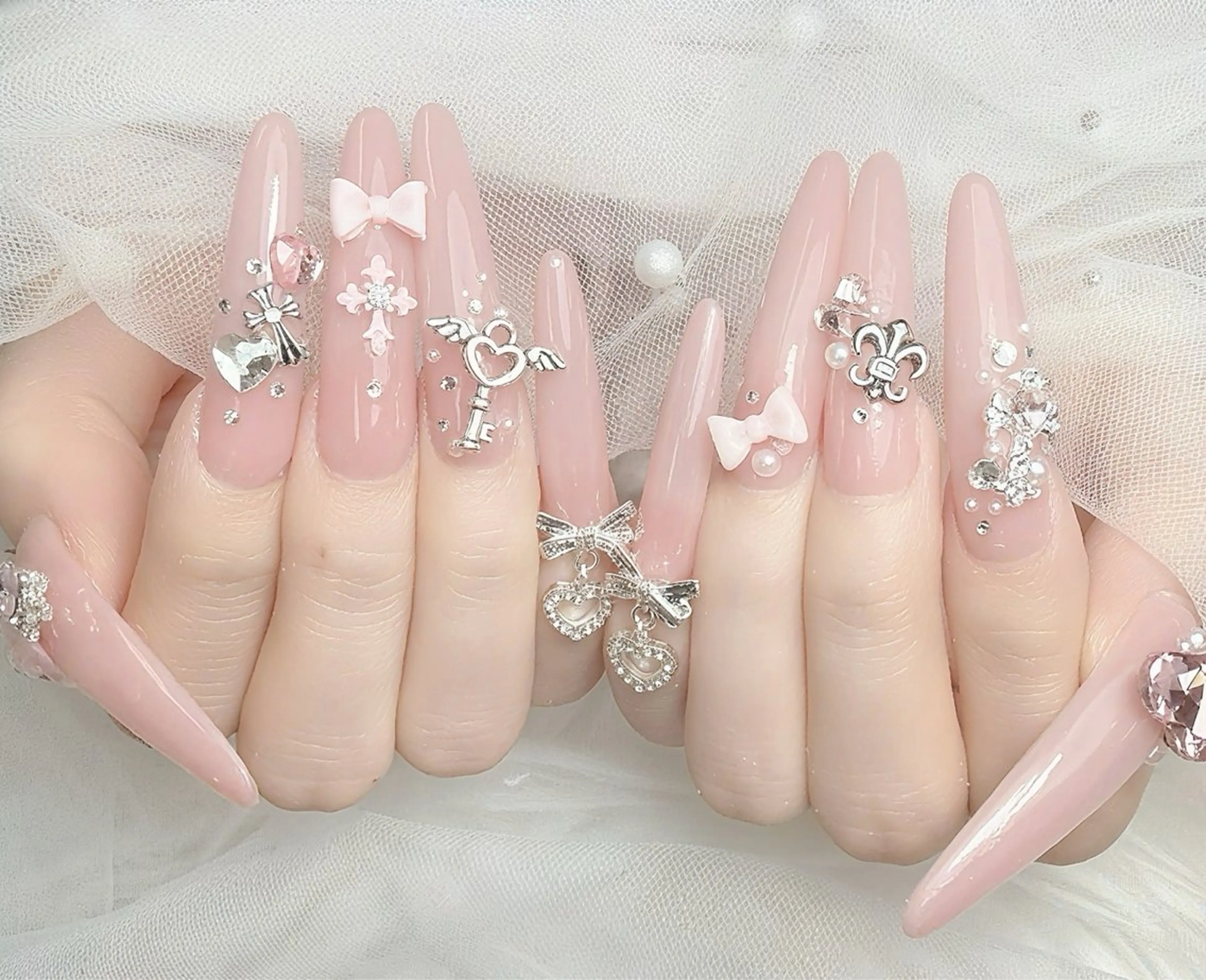 ネイル リボン ワンホンネイル ハンドネイル ハンドケア Gote Kawa nail salonのネイルデザイン