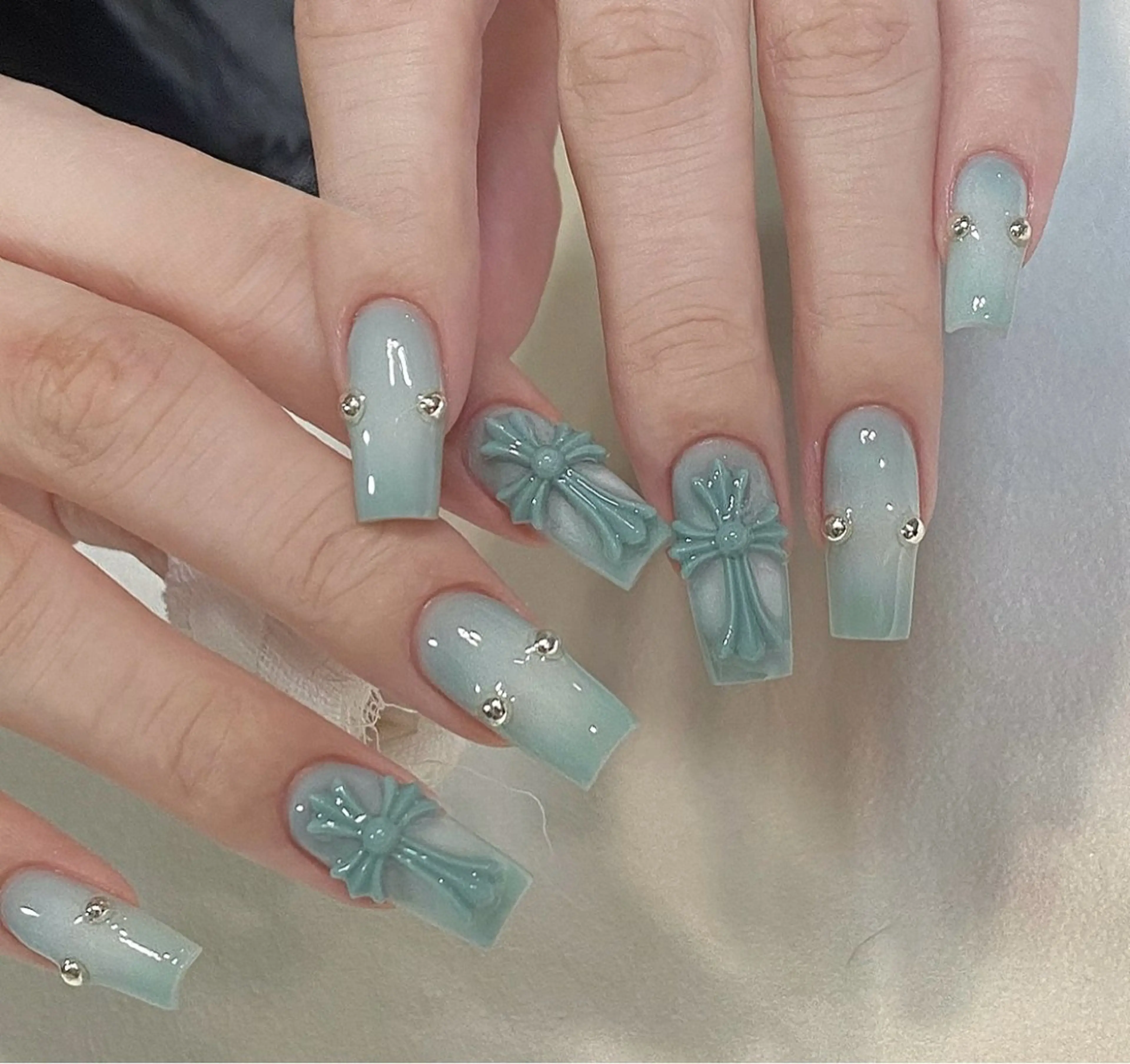 ネイル オーロラネイル べっ甲ネイル チークネイル 成人式 長さ出し ハンドネイル ハンドケア For you. Nail Salonのネイルデザイン