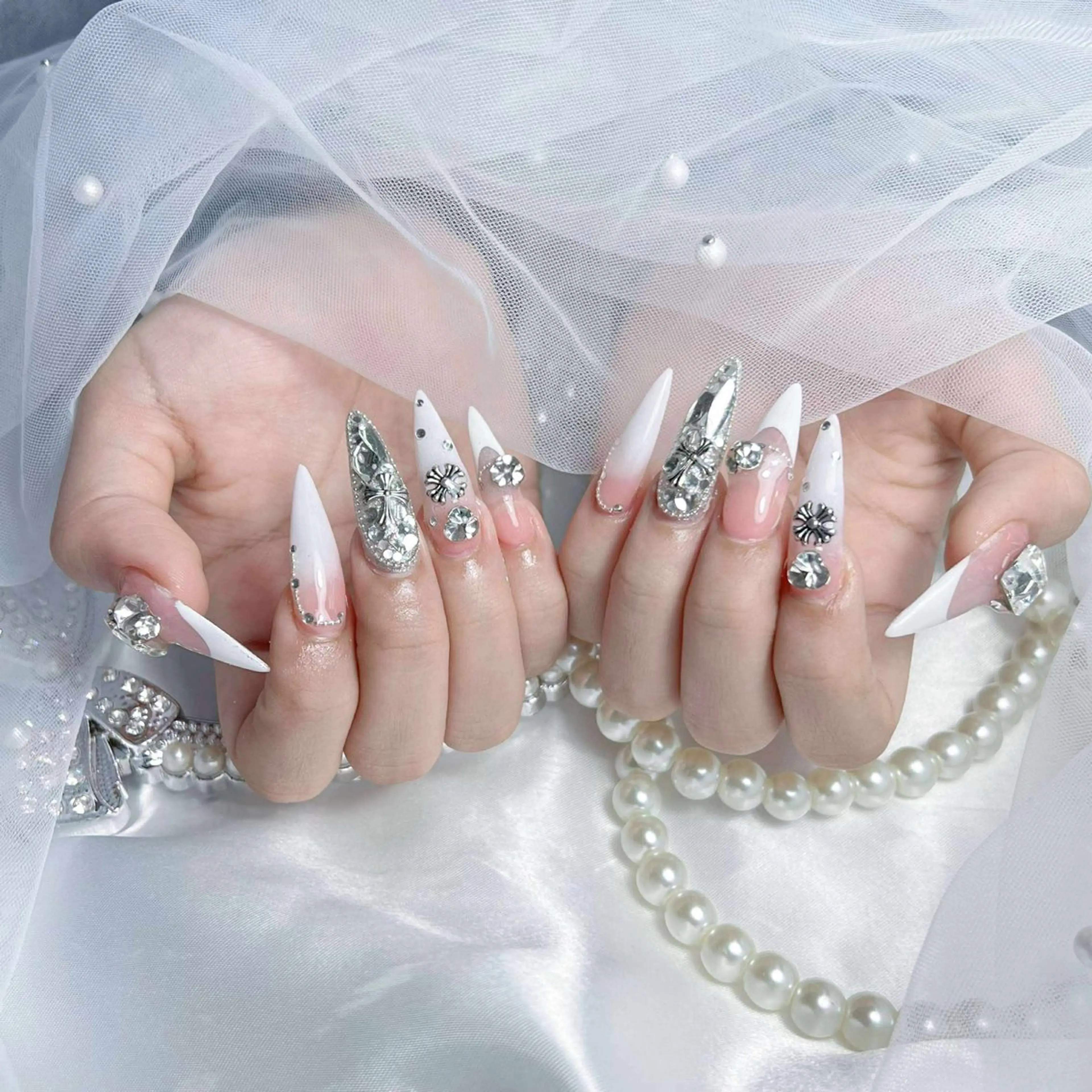 ネイル オーロラネイル ボルドー ブラウン ハート ラメ(グリッター) ハンドネイル Nova Nailのネイルデザイン