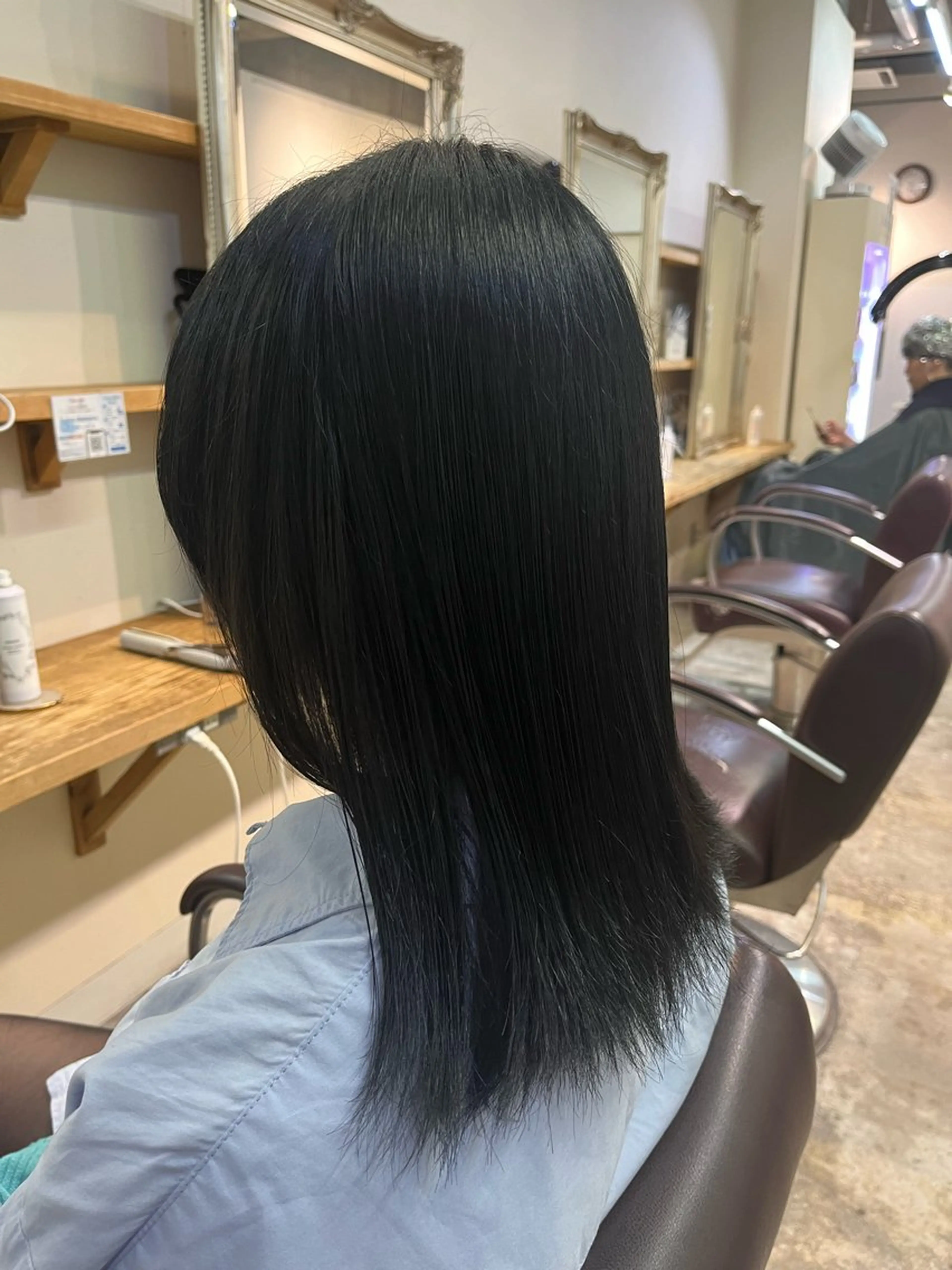 セミロング ヘアカラー フェザーパーマ🌙 毛流れ yuzukiのヘアスタイル