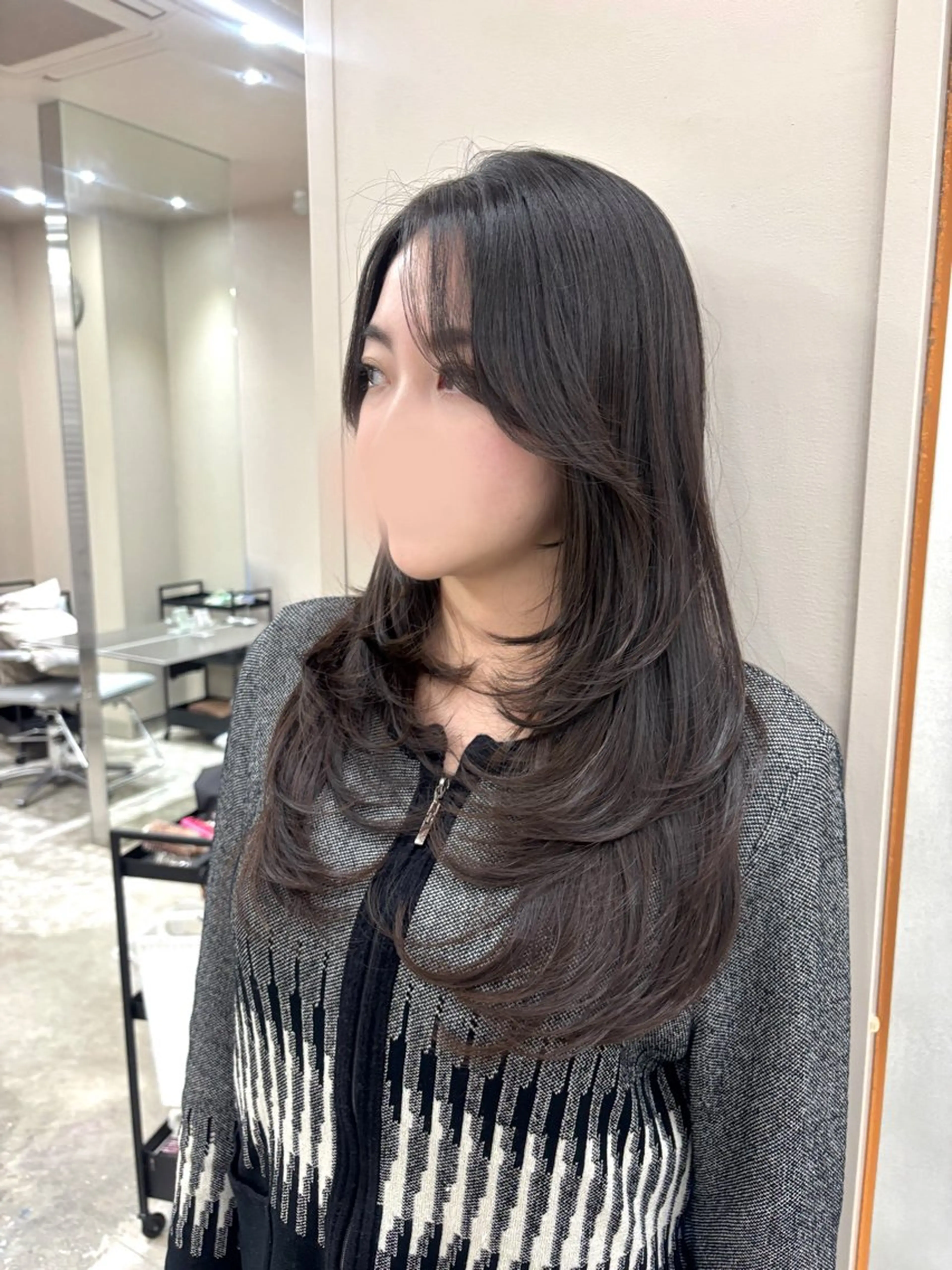 ロング レイヤーカット カット ヘアカラー コトネ🫧 韓国風レイヤーカットのヘアスタイル