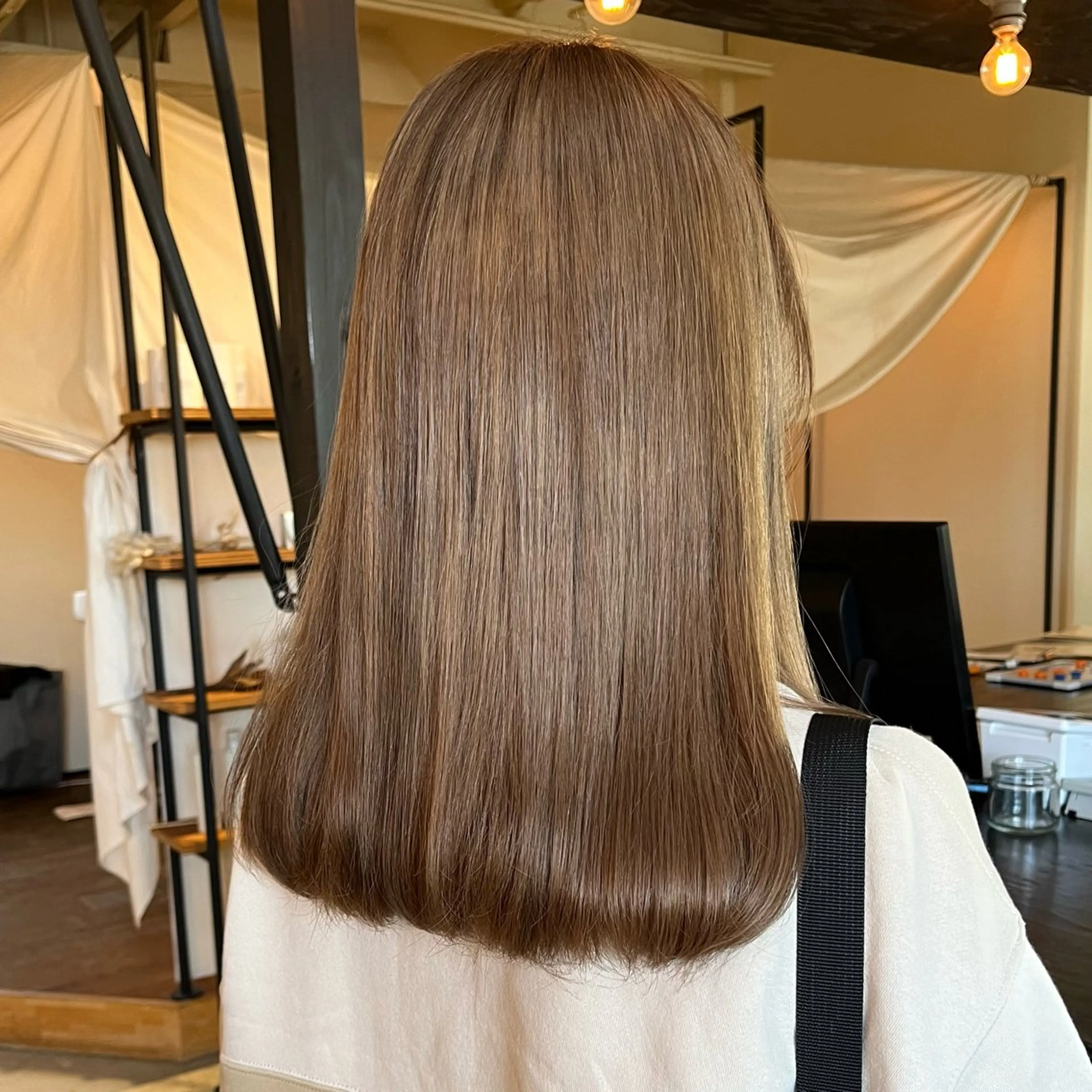 カラー ブリーチ シマダ ユウナのヘアスタイル