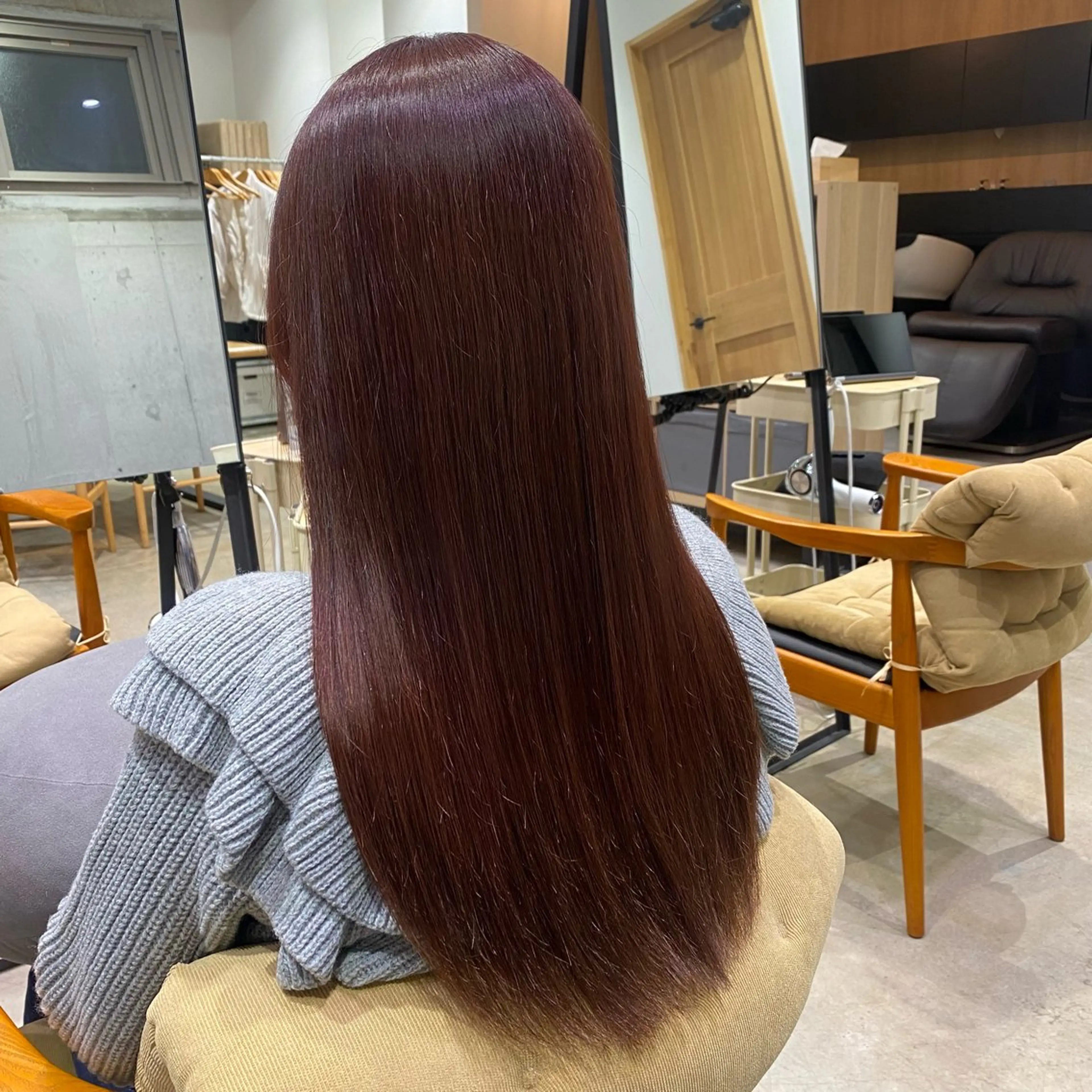 ロング fumi🪞血色感 アップ艶カラーのヘアスタイル