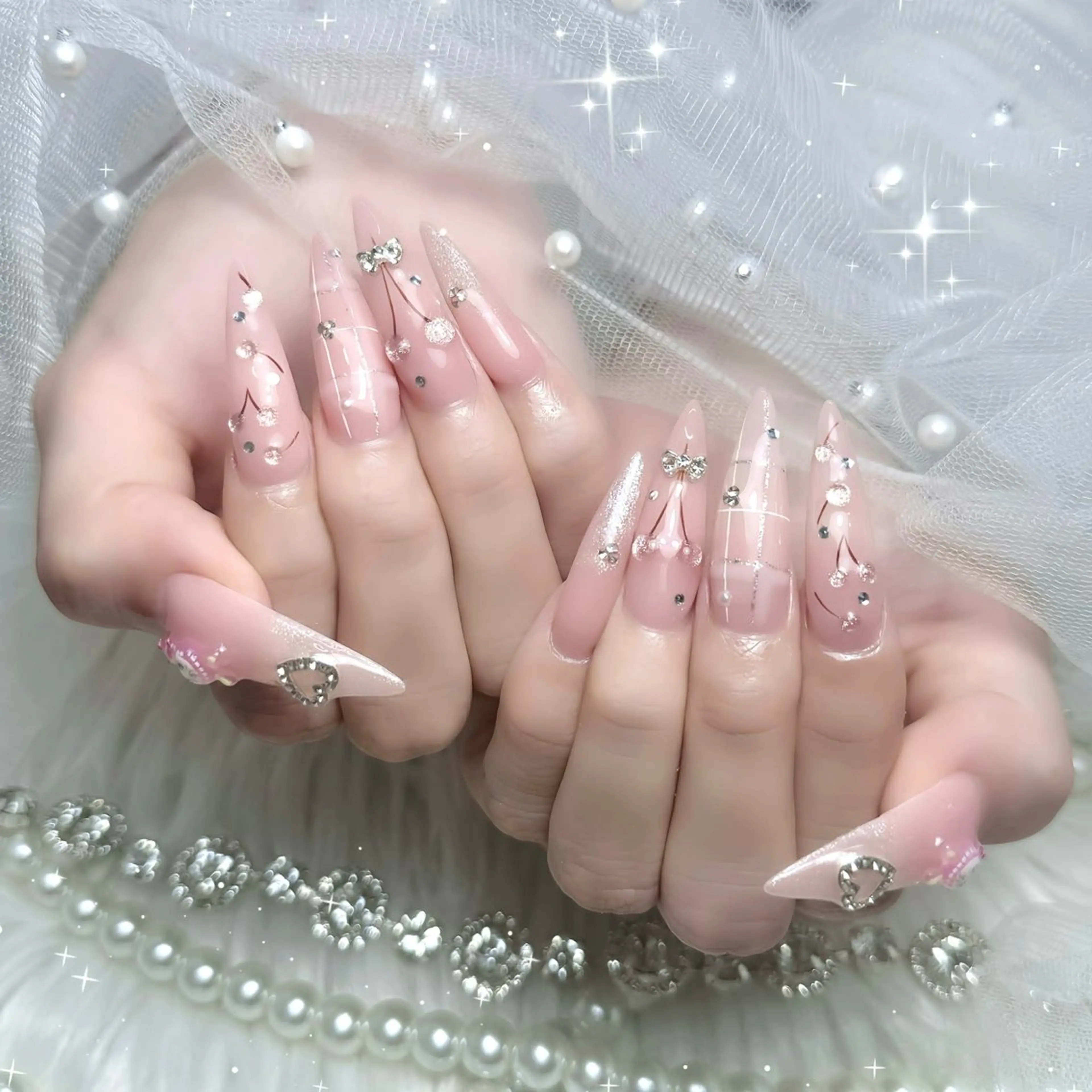 ネイル アートネイル 長さ出し ジェルネイル ガーリー キラキラネイル ハンドネイル ハンドケア Nova Nailのネイルデザイン