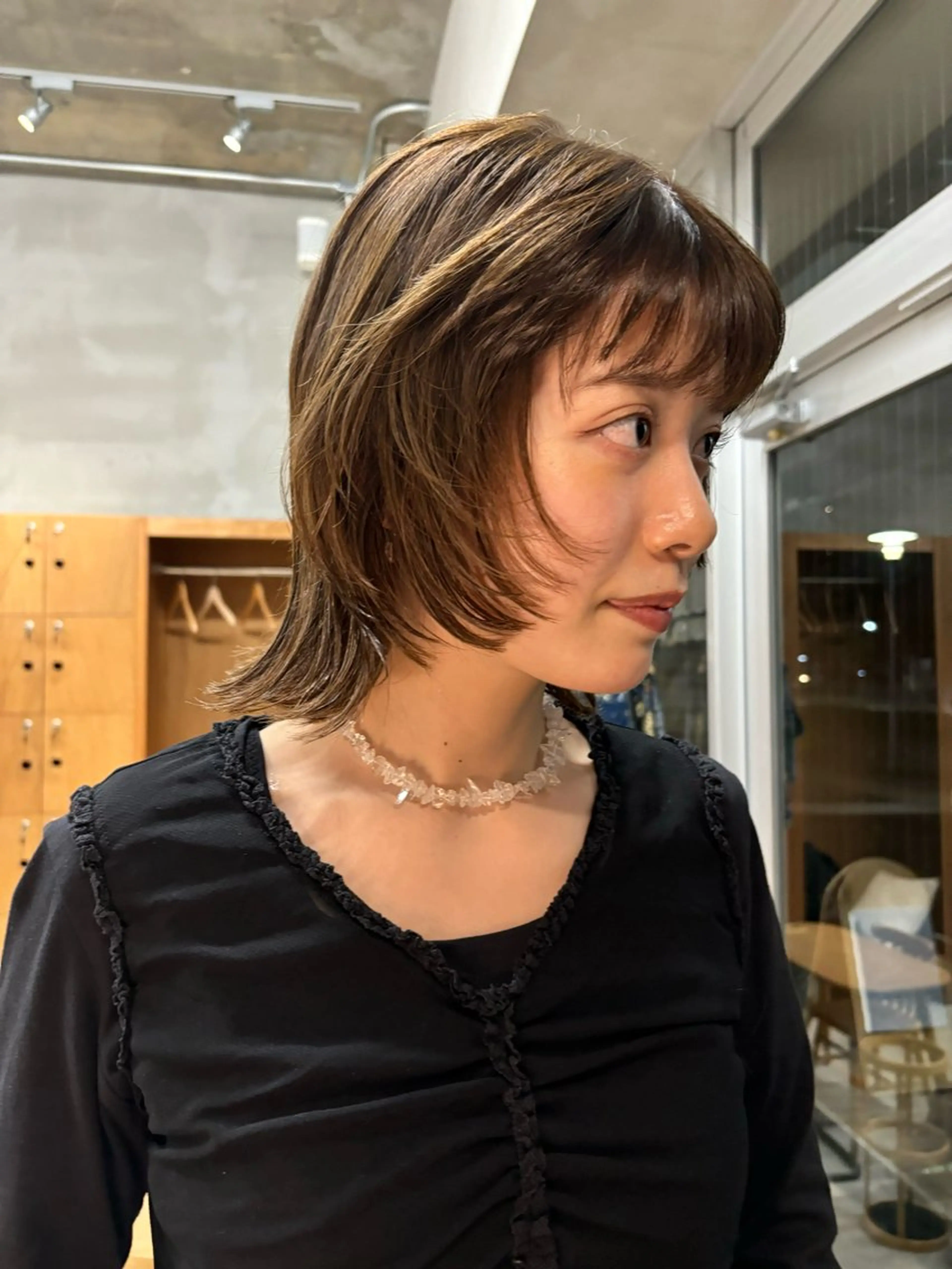 ミディアム カラー ベージュカラー オリーブベージュ レイヤーカット ウルフカット カット wewe: momoeのヘアスタイル