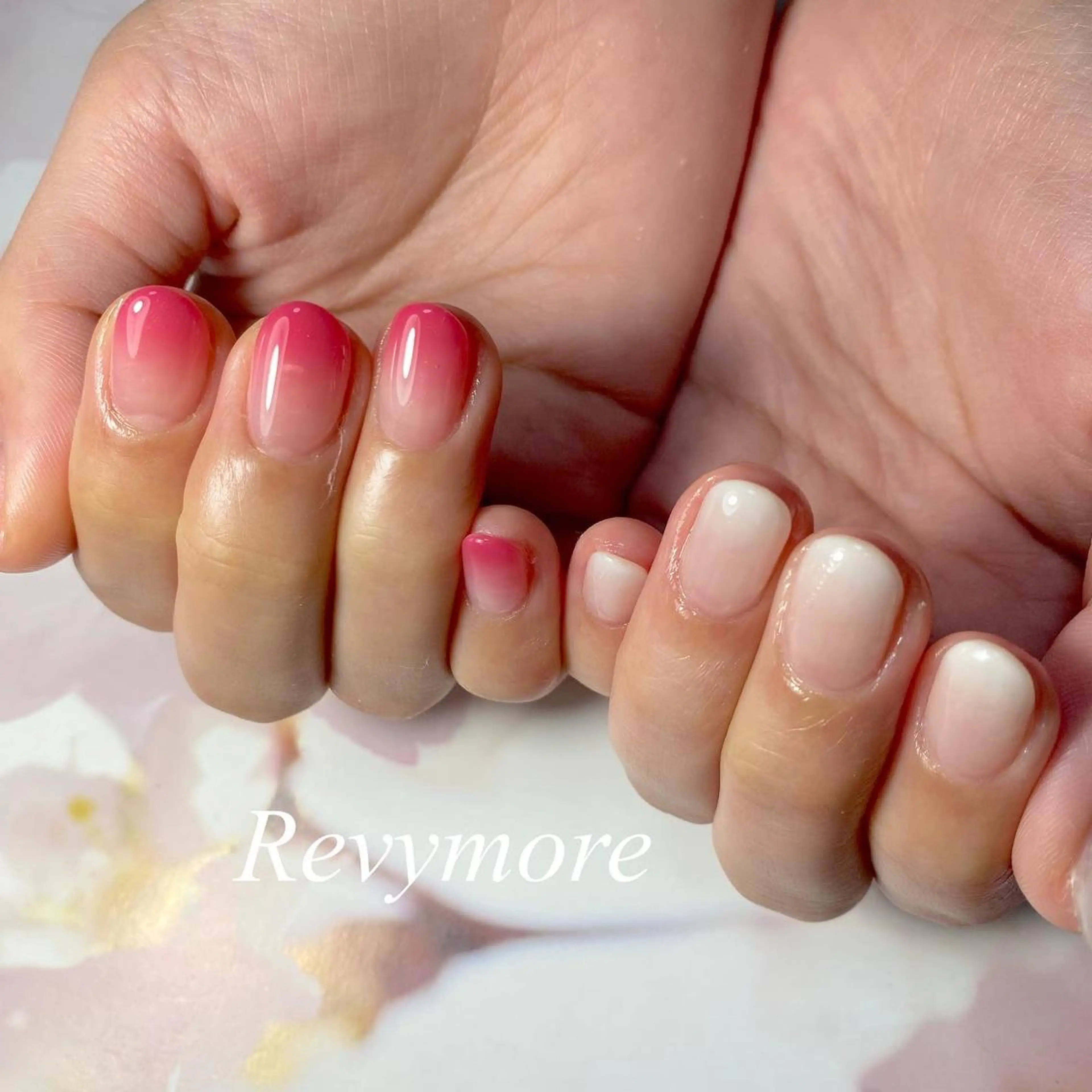 ミディアム ネイル ジェルネイル ニュアンスネイル オフィスネイル ピンク シンプルネイル nail salon Revymore所属・nail salon Revymoreのネイルデザイン
