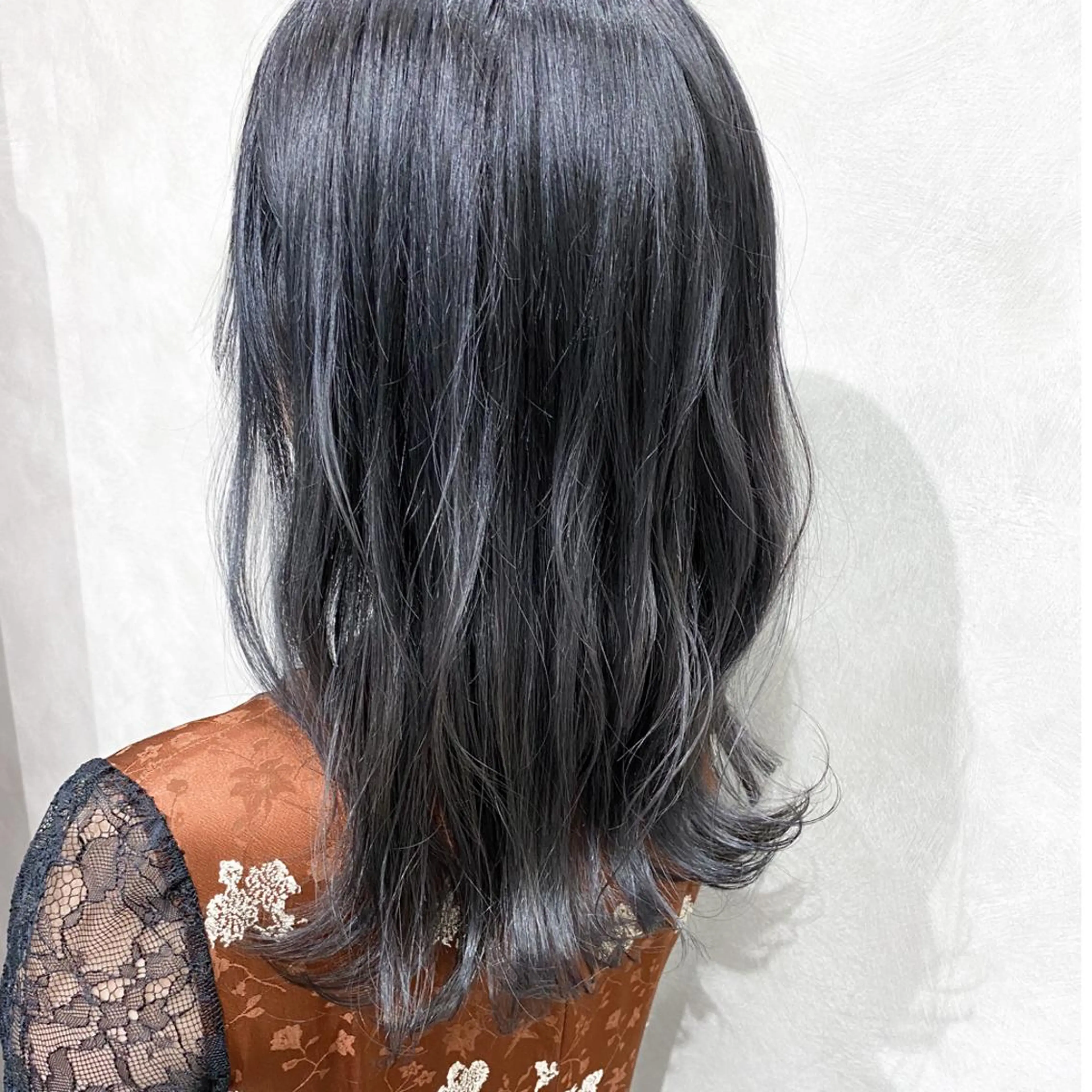 セミロング カラー ブルーカラー ブルーグレー カット ヘアカラー トリートメント 丹羽 隼人/髪質改善 /韓国ヘア🇰🇷のヘアスタイル